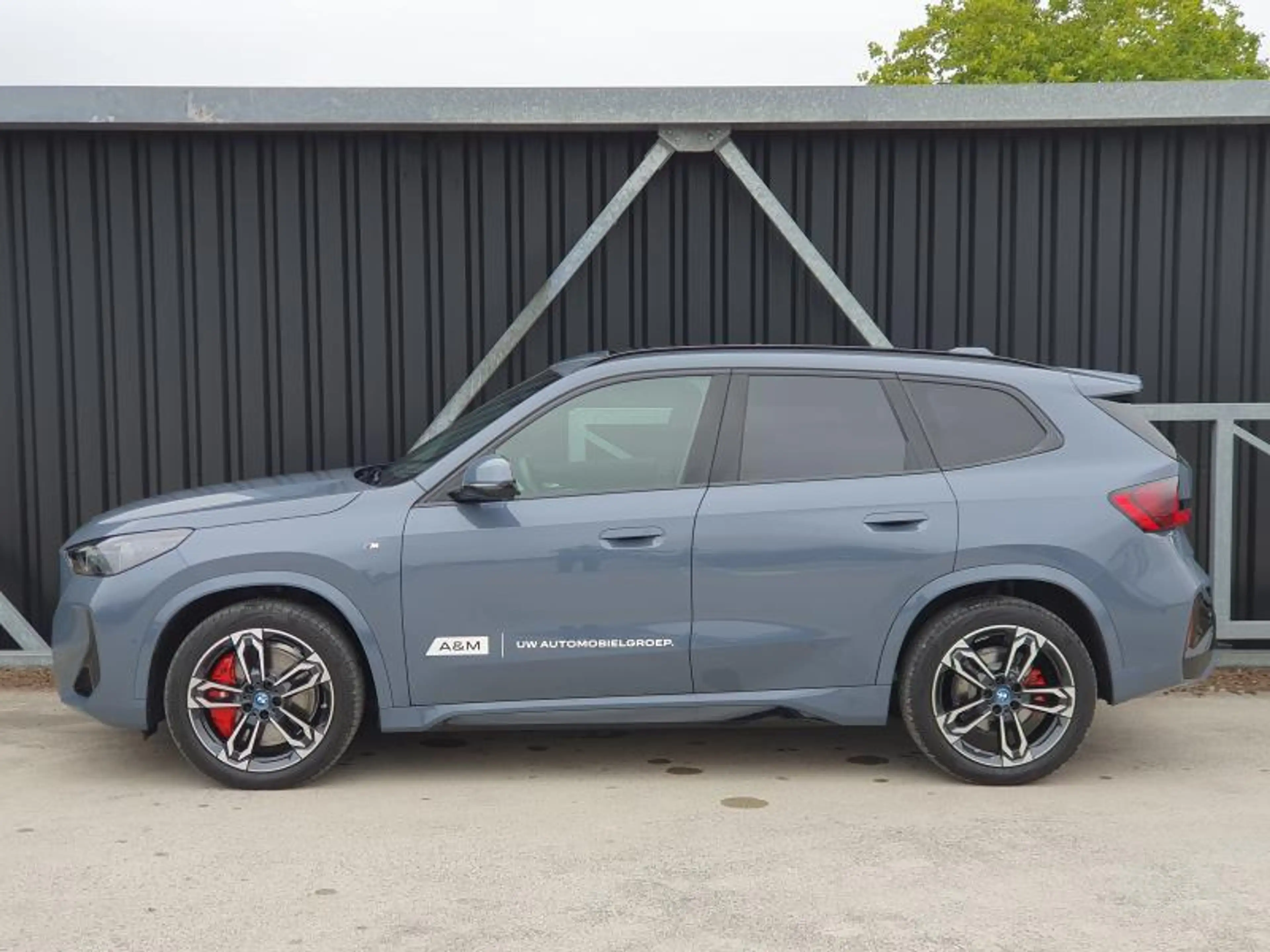 BMW iX1 M SPORT PRO - PANO - HARMAN KARDON - eDrive20 — photo 3