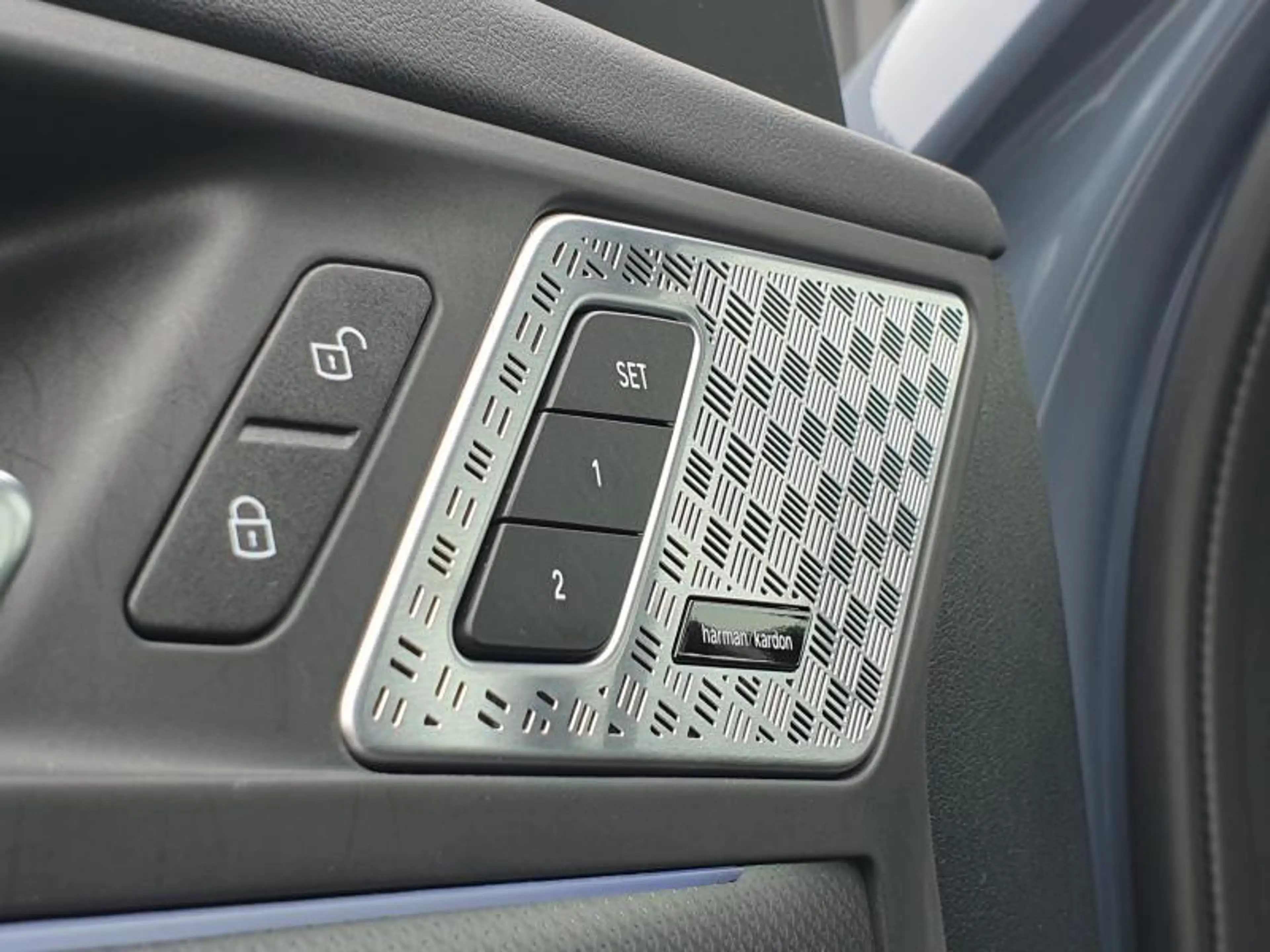 BMW iX1 M SPORT PRO - PANO - HARMAN KARDON - eDrive20 — photo 15