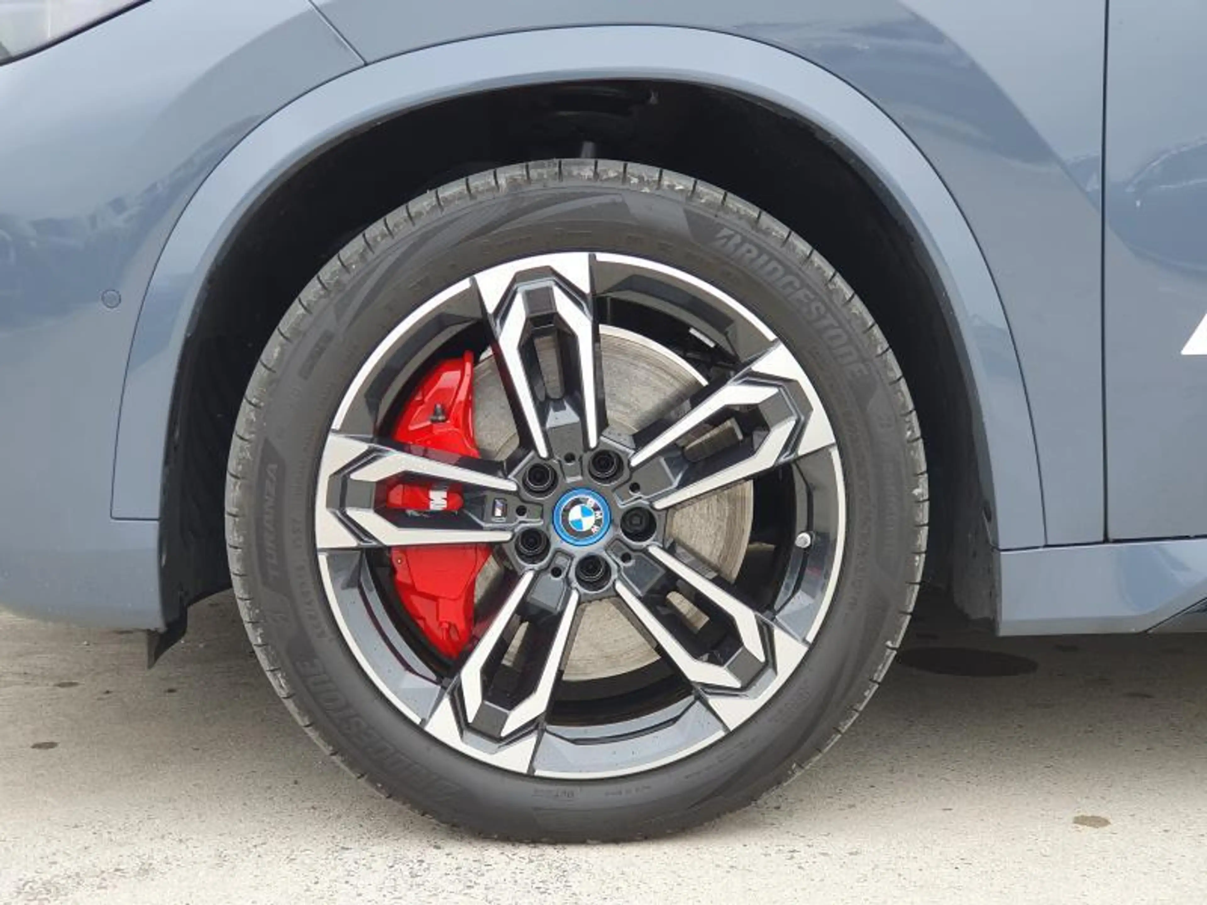 BMW iX1 M SPORT PRO - PANO - HARMAN KARDON - eDrive20 — photo 4