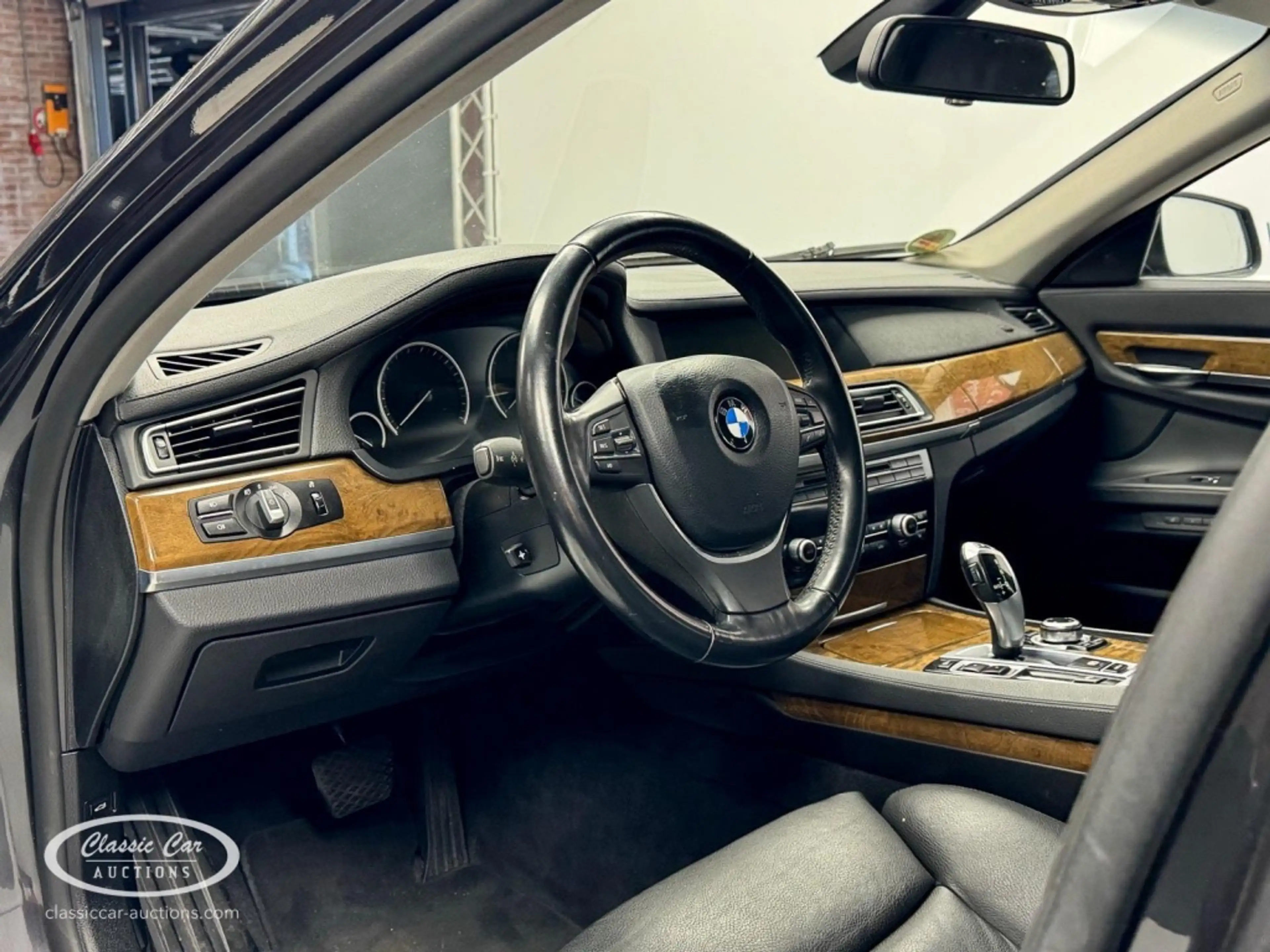 BMW 750 750i High Executive - ONLINE AUCTION — photo 10