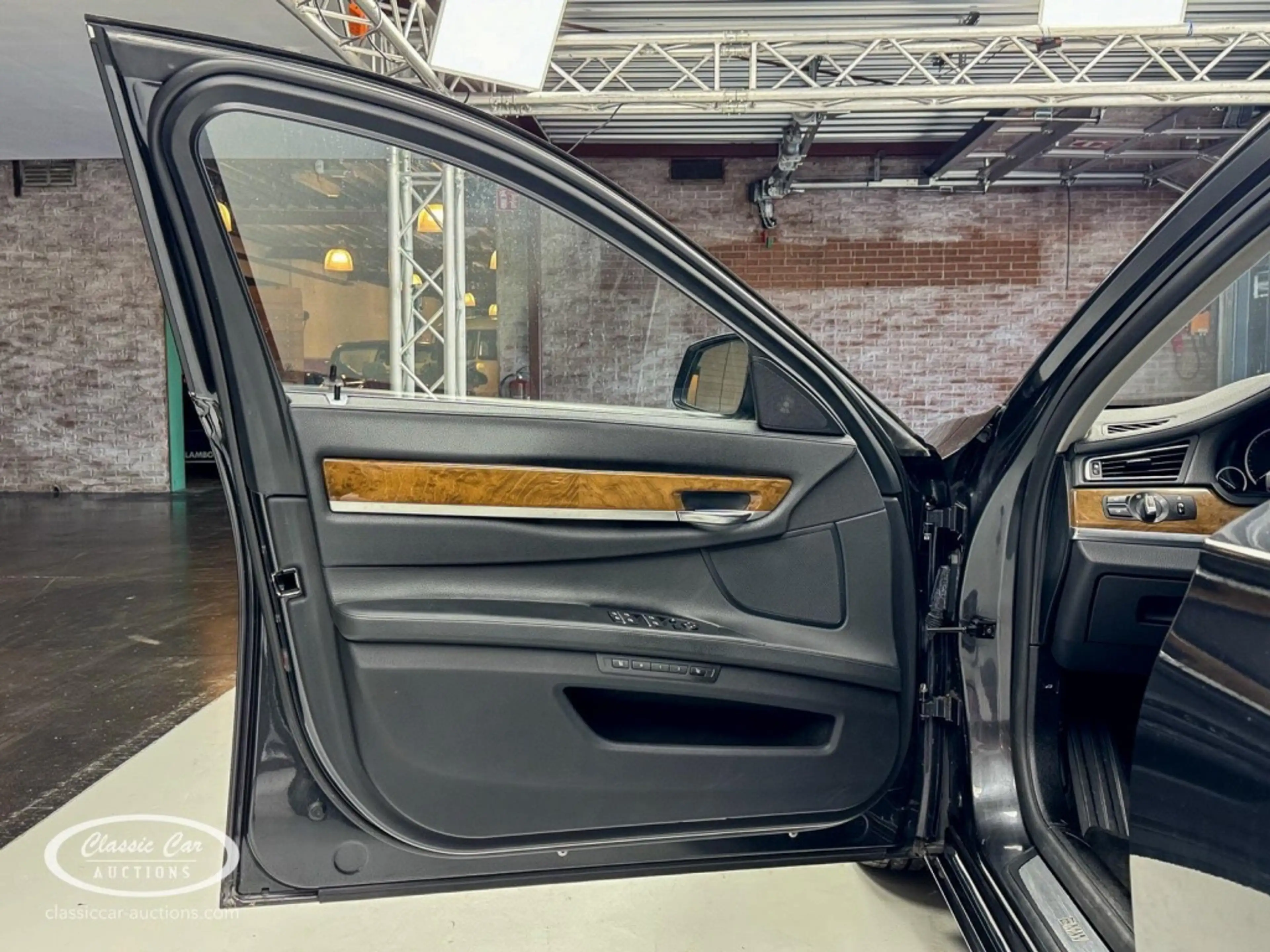 BMW 750 750i High Executive - ONLINE AUCTION — photo 8