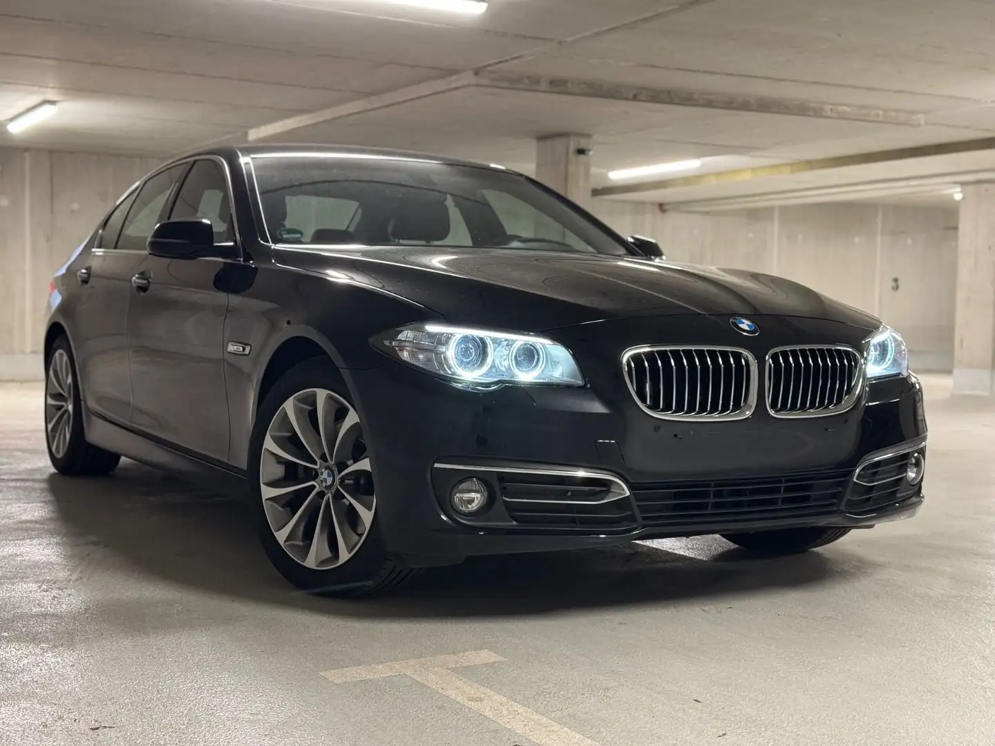 BMW 520 i*Garantie*1.Hand*Harman&Kardon*Leder*SHZ* Noir - 1