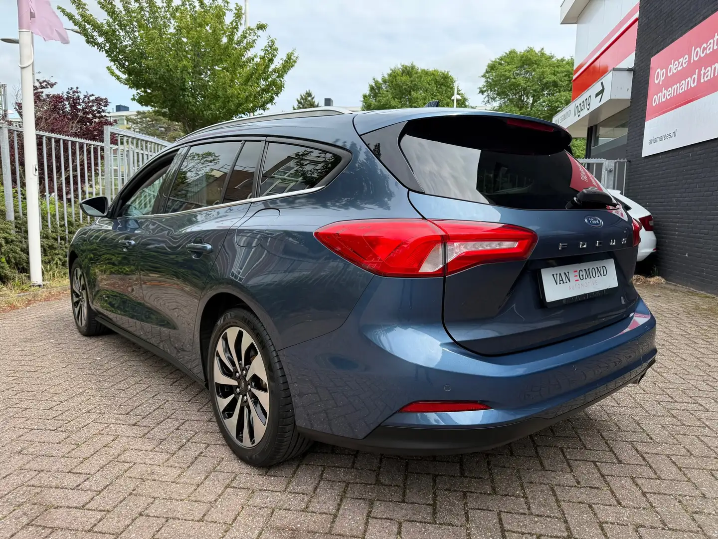 Ford Focus Wagon 1.0 EcoBoost Titanium Business Blau - 2