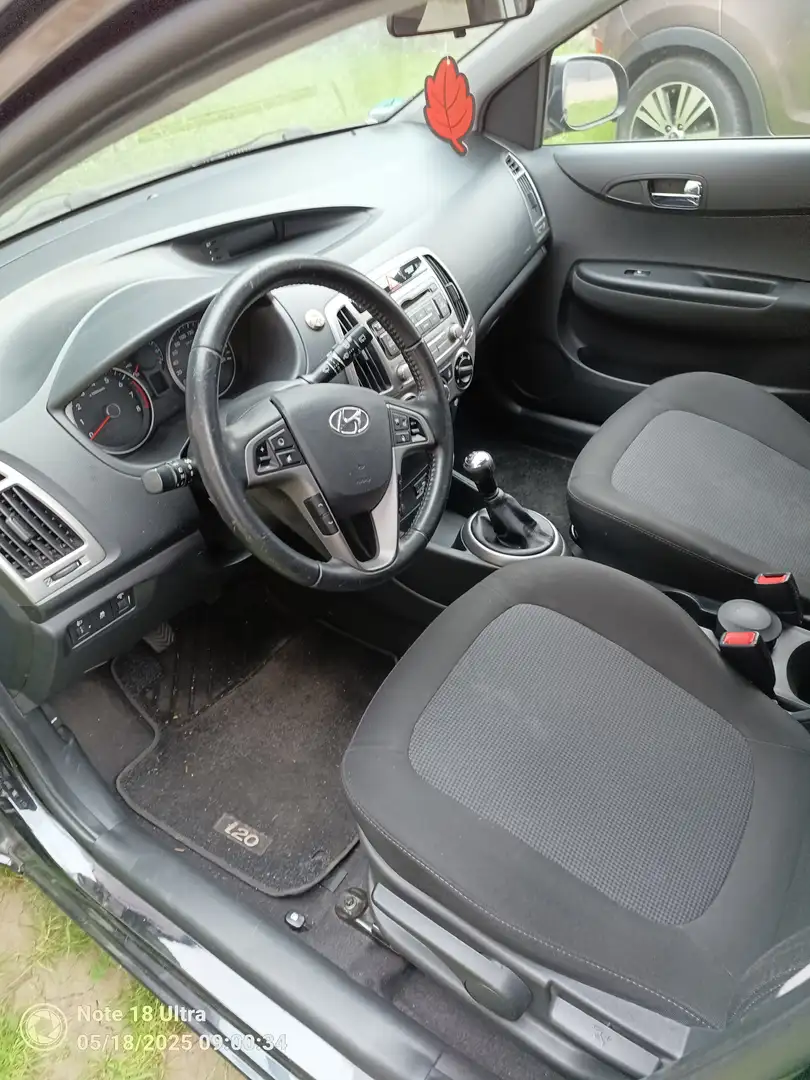 Hyundai i20 i20  5-Türer 1.2 Classic Černá - 2