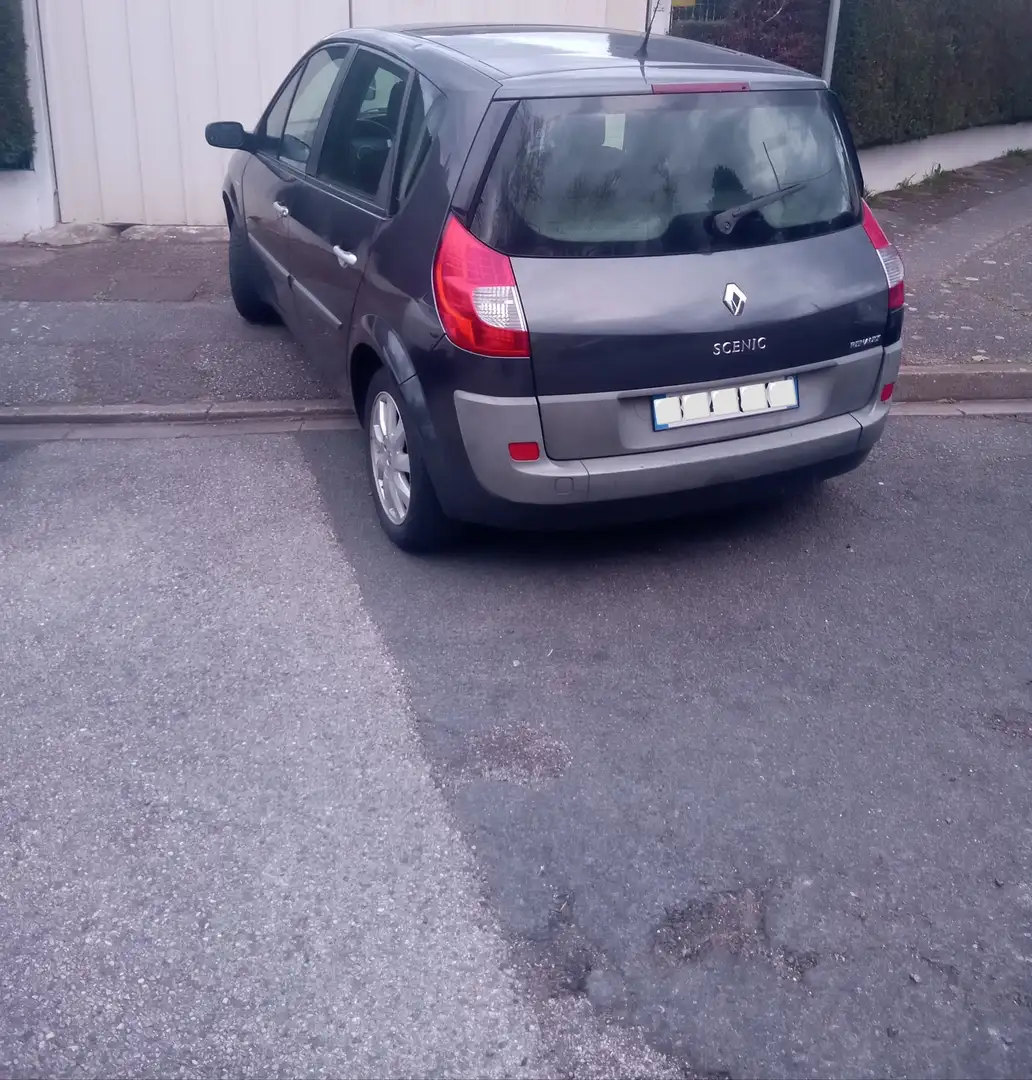 Renault Scenic 1.5 dCi 105 FAP Dynamique - 2