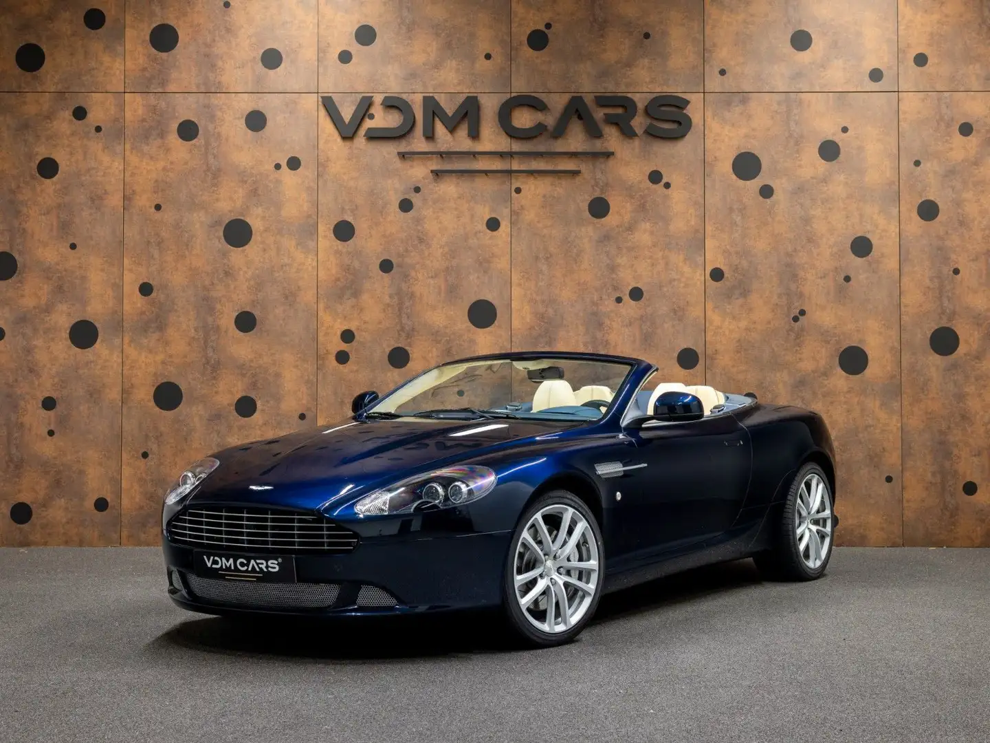 Aston Martin DB9 Volante 6.0 Touchtronic Blau - 1