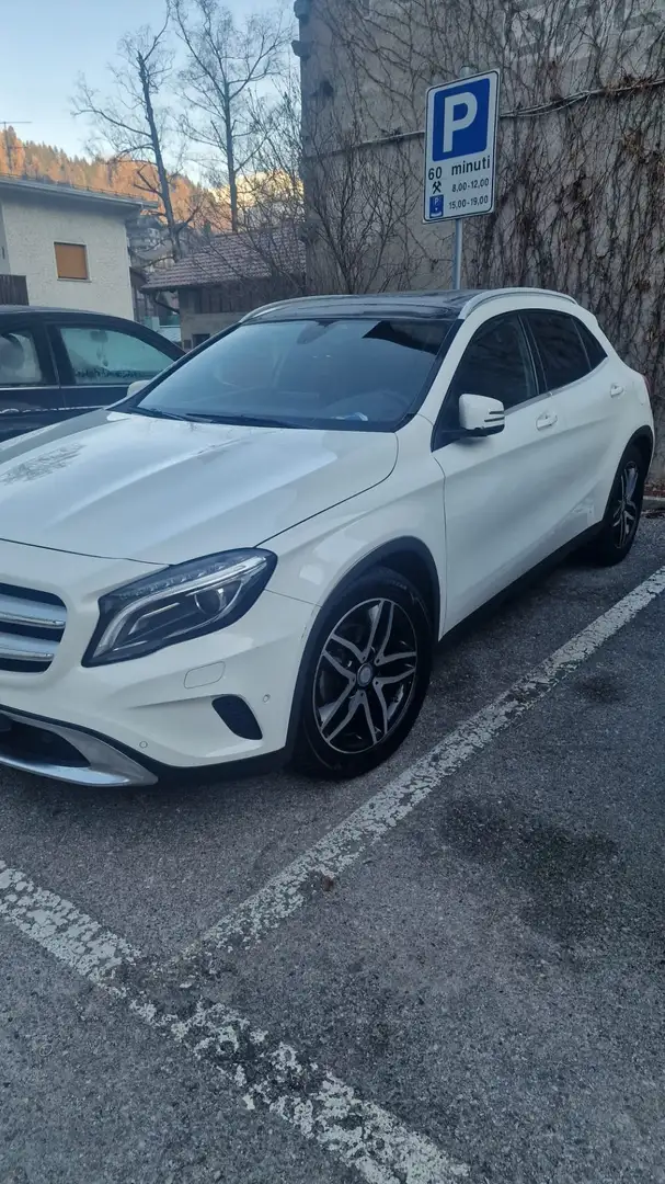 Mercedes-Benz GLA 180 premium - 1
