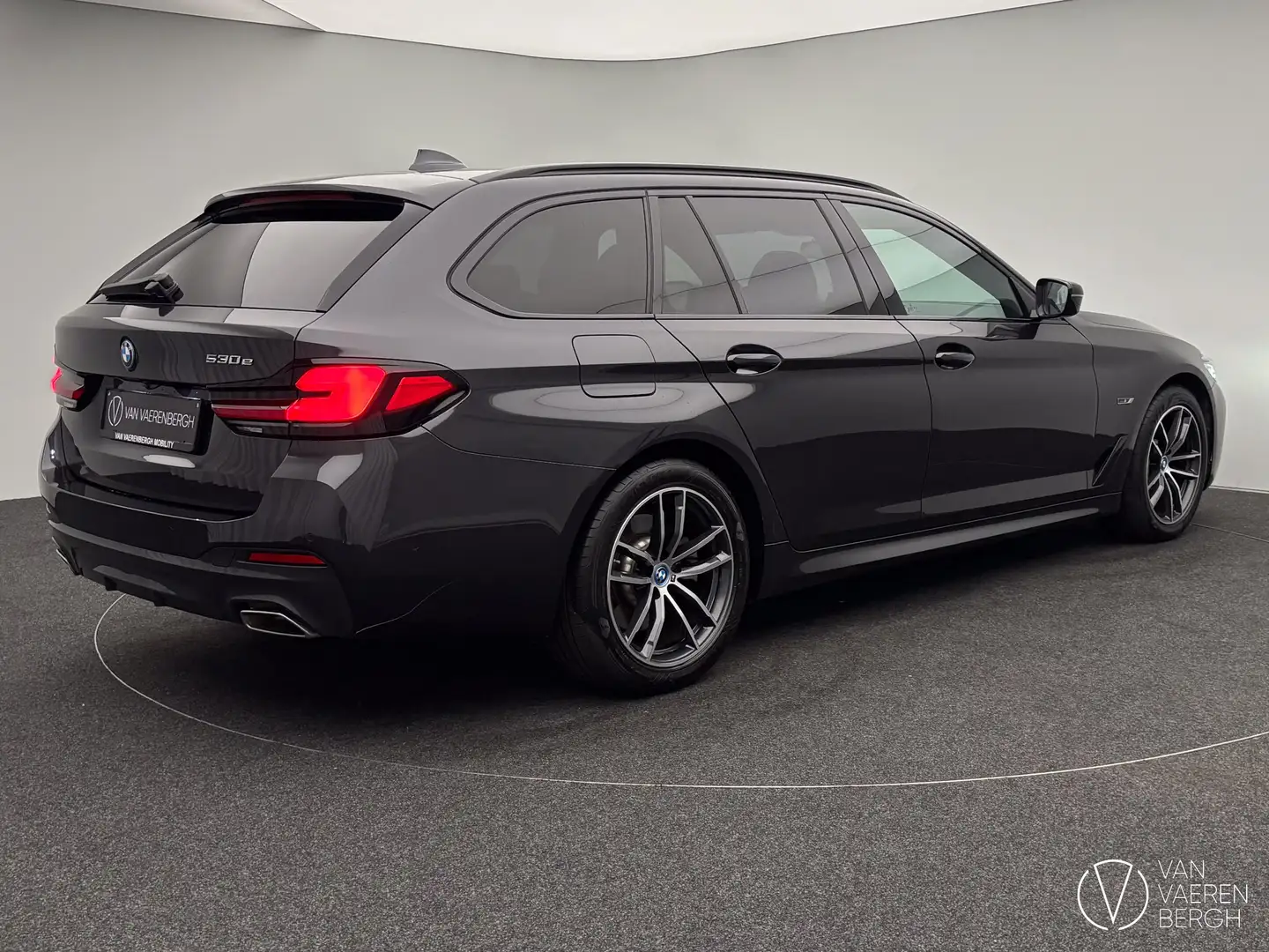 BMW 530 e Touring/ HUD/ LASER/ ADAPTIVE CC/ KEYLESS Gris - 2