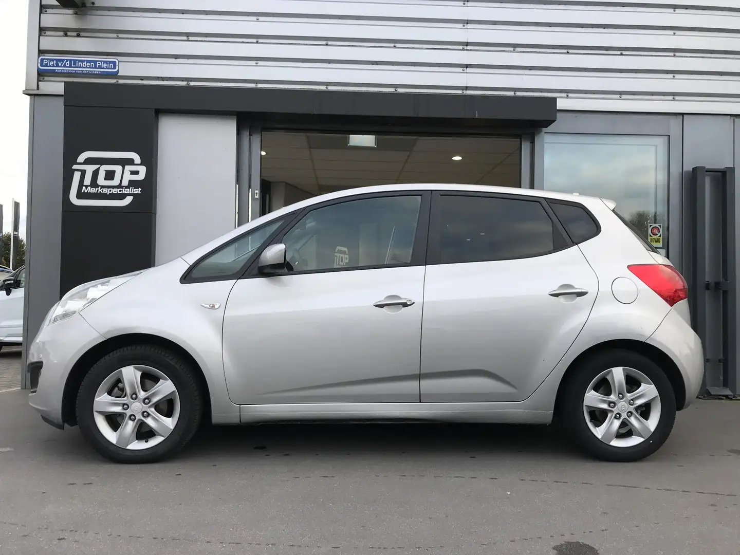 Kia Venga 1.6 20th Anniversary Automaat Gris - 2