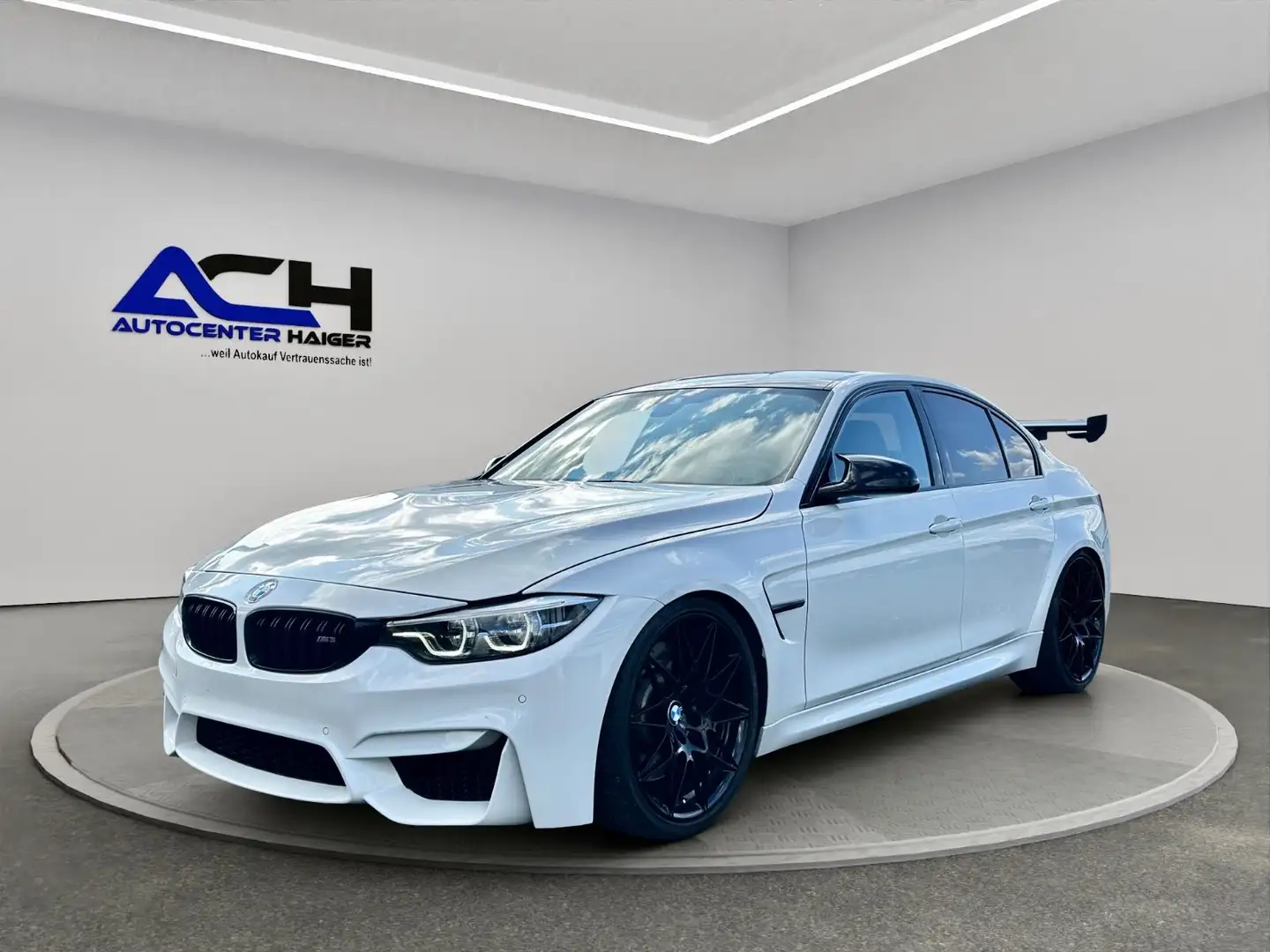BMW M3 LCI2 DKG Perfomance Carbon H&K Weiß - 1