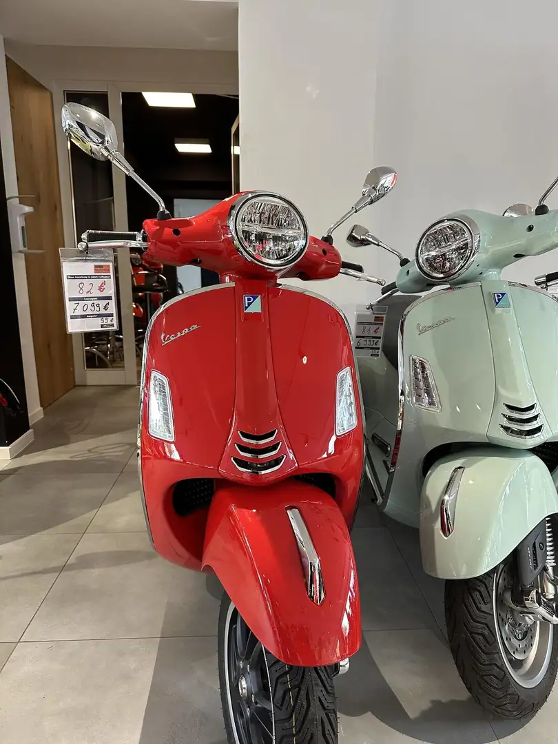 Vespa GTS 300 SUPER E5 ROSSO R7 Red - 2