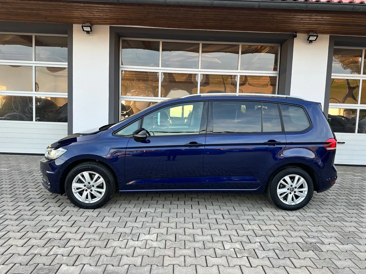 Volkswagen Touran 2,0 TDI DSG CL *7 Sitze*AHV*WSS-HZ*DIGITAL*RFK*ACC* Blau - 2