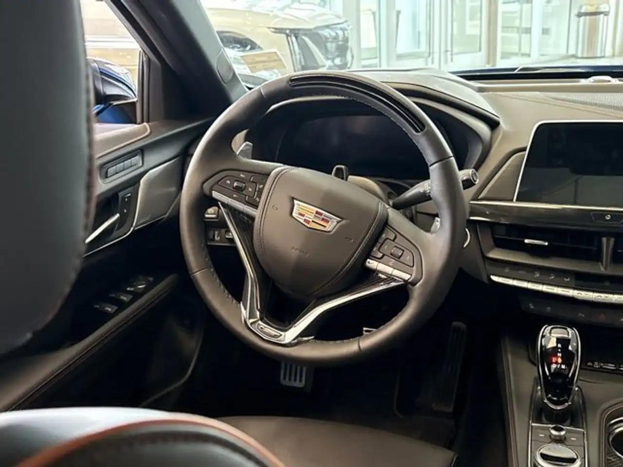 Cadillac CT4-V снимка Cadillac CT4-V