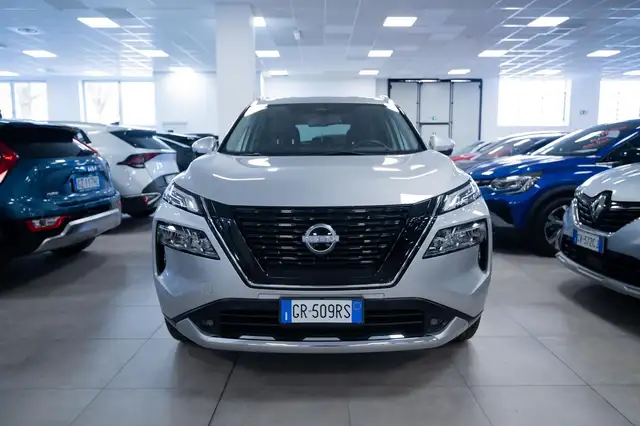 Nissan X-Trail view 3