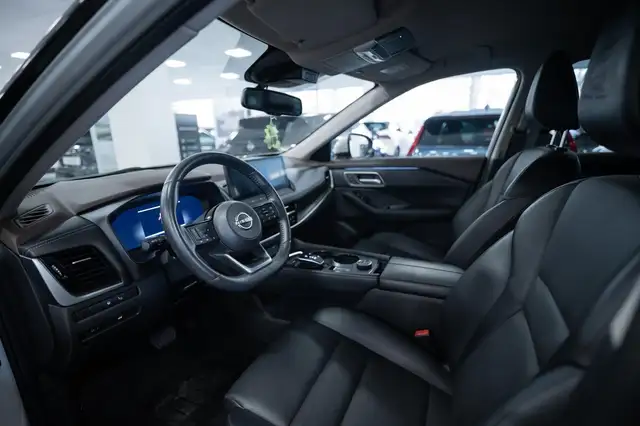 Nissan X-Trail view 5