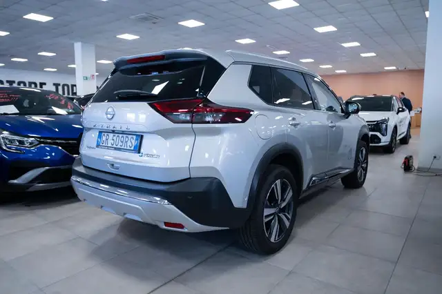Nissan X-Trail view 2