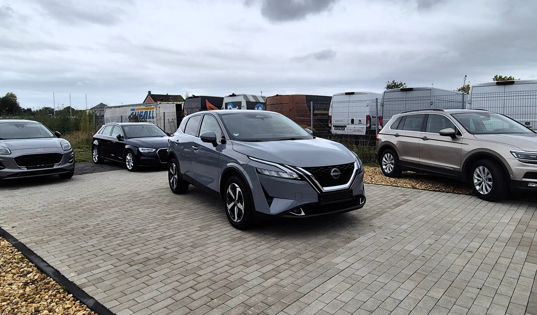 Nissan Qashqai 1.3DIG-T MHEV XTRONIC N-CONNECTA/LED/NAVI/360° Grau - 2