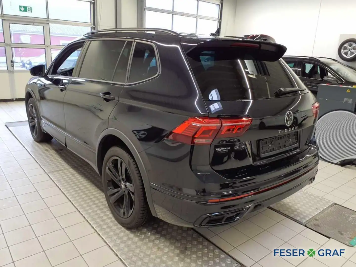 Volkswagen Tiguan Allspace R-Line 2.0 TDI 4MOTION DSG 193PS Schwarz - 2