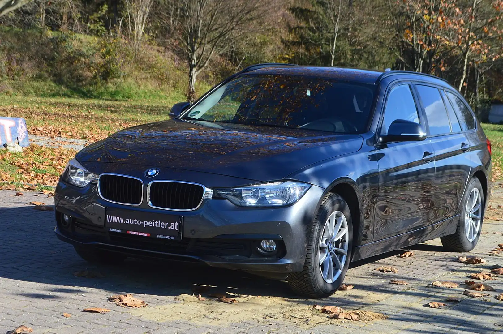 BMW 318 d xDrive Touring+NAVI+AHK+SHZ+PDC+ Grau - 2