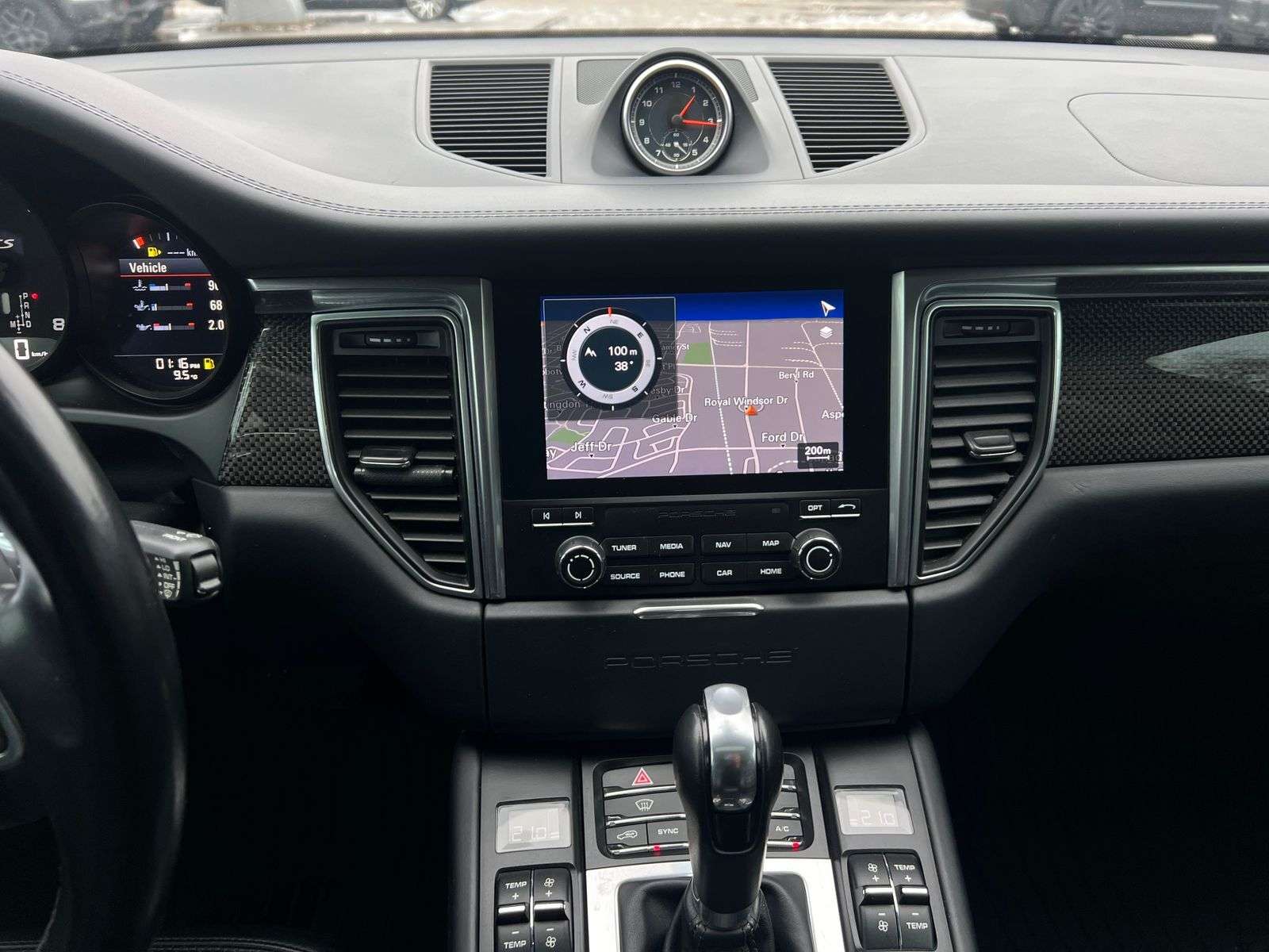 2018 Porsche Macan GTS thumb 22