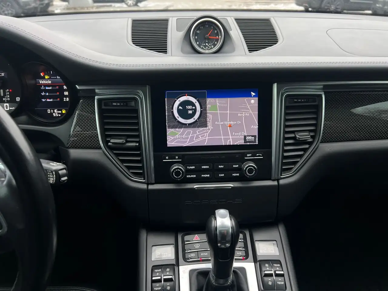 Porsche Macan снимка Porsche Macan