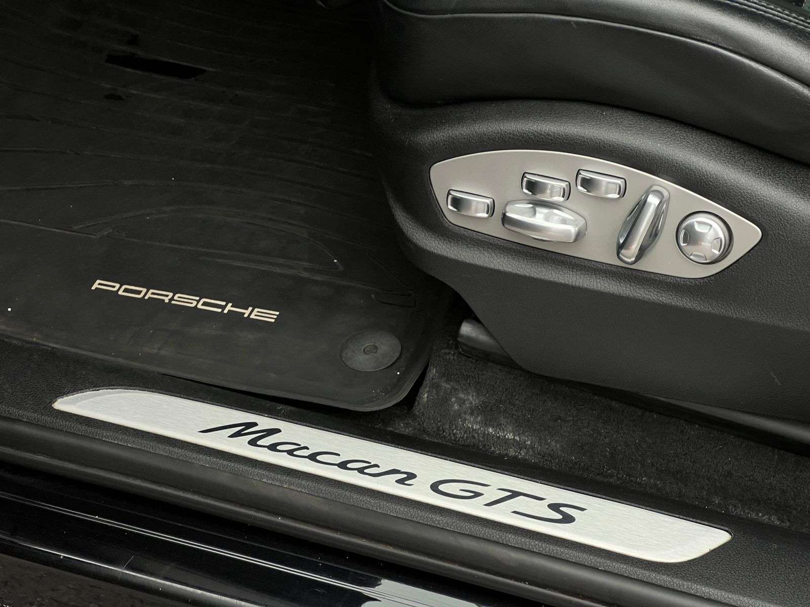2018 Porsche Macan GTS thumb 14