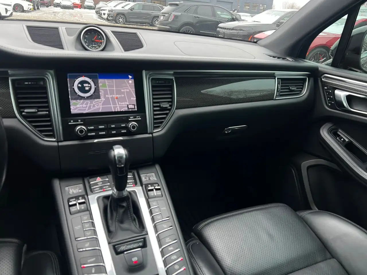 Porsche Macan снимка Porsche Macan