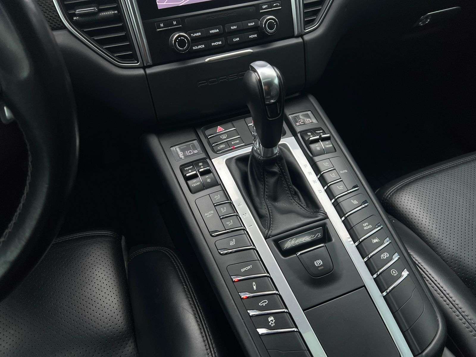 2018 Porsche Macan GTS thumb 24