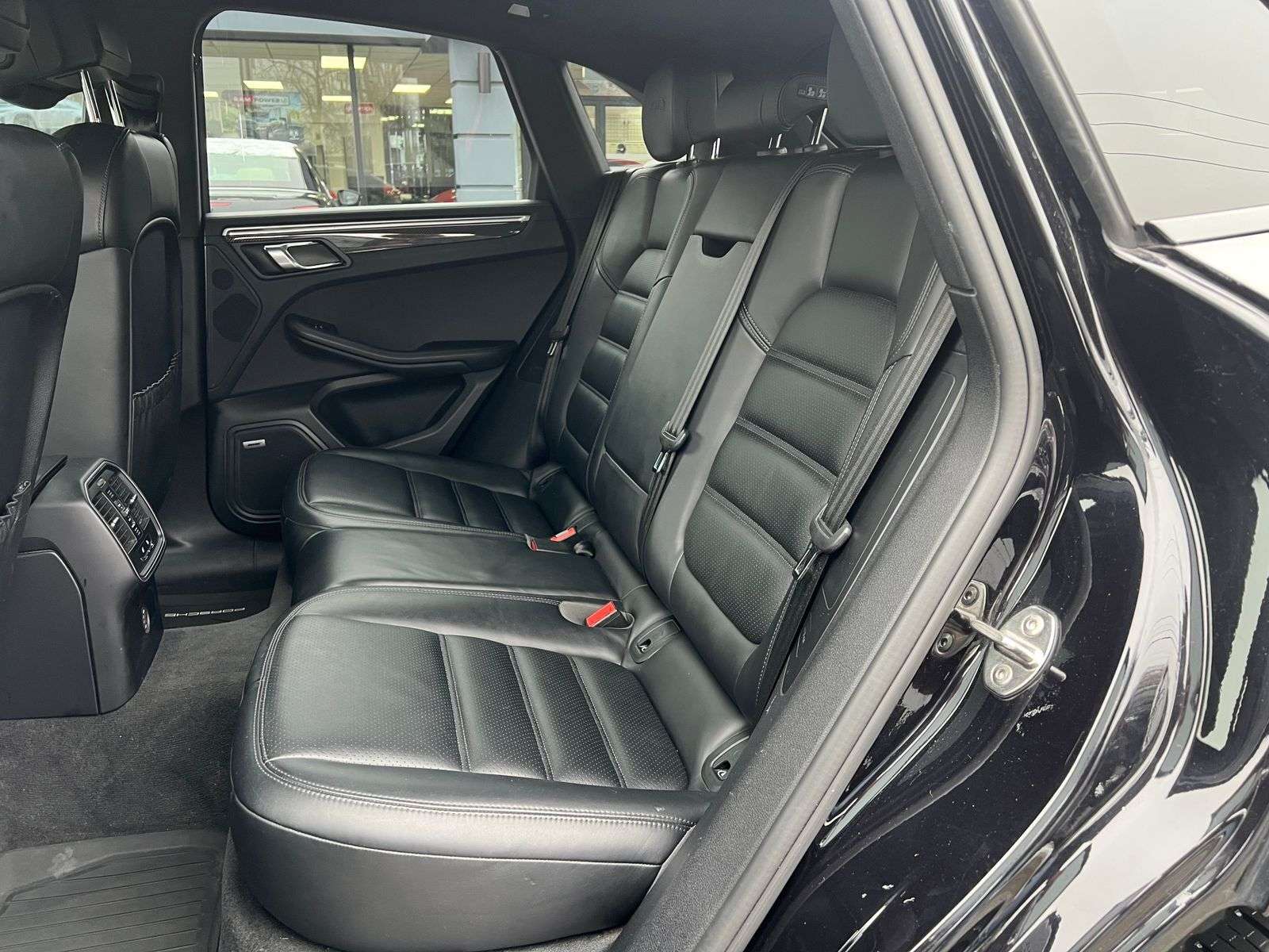 2018 Porsche Macan GTS thumb 29