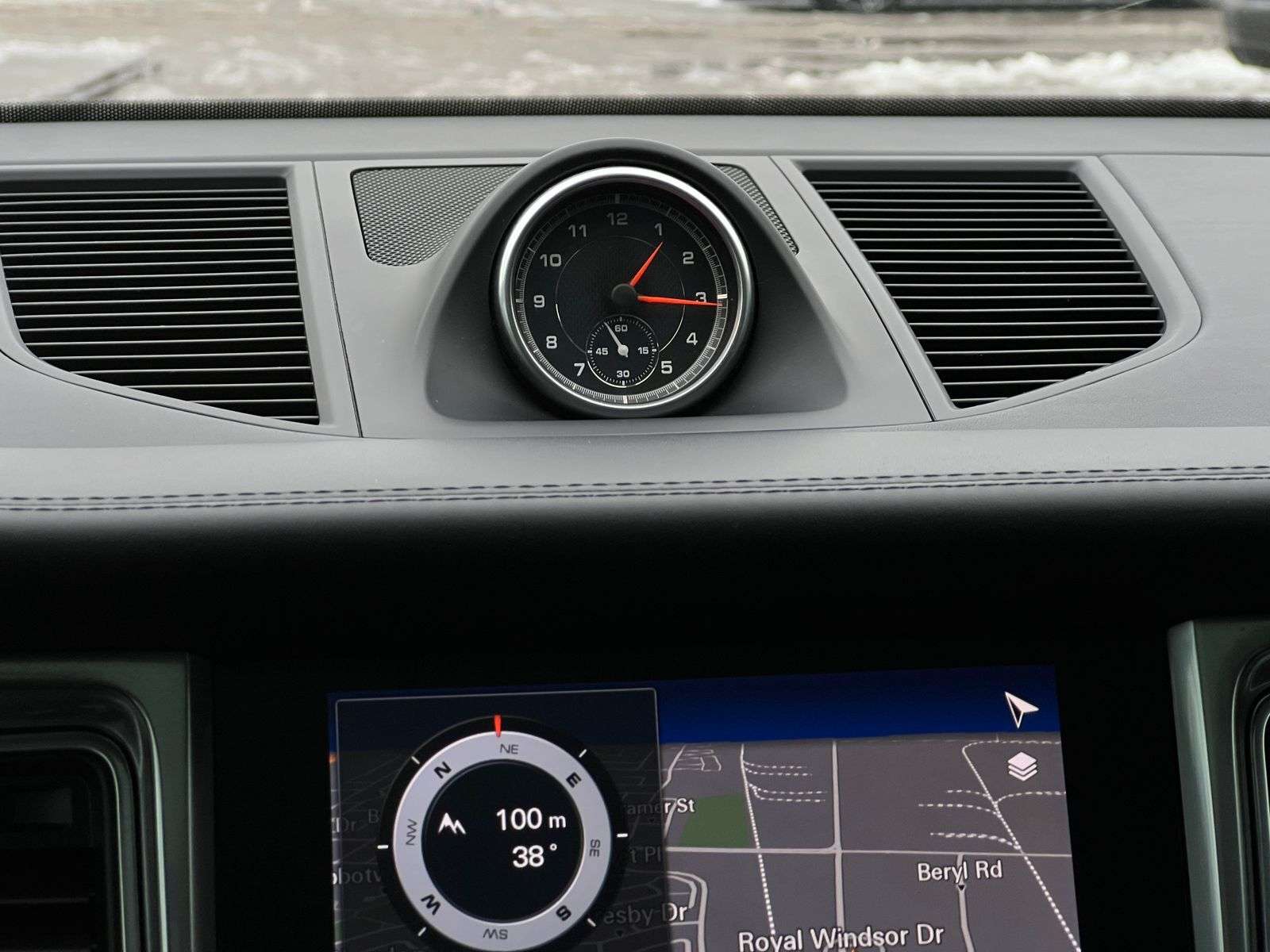 2018 Porsche Macan GTS thumb 23