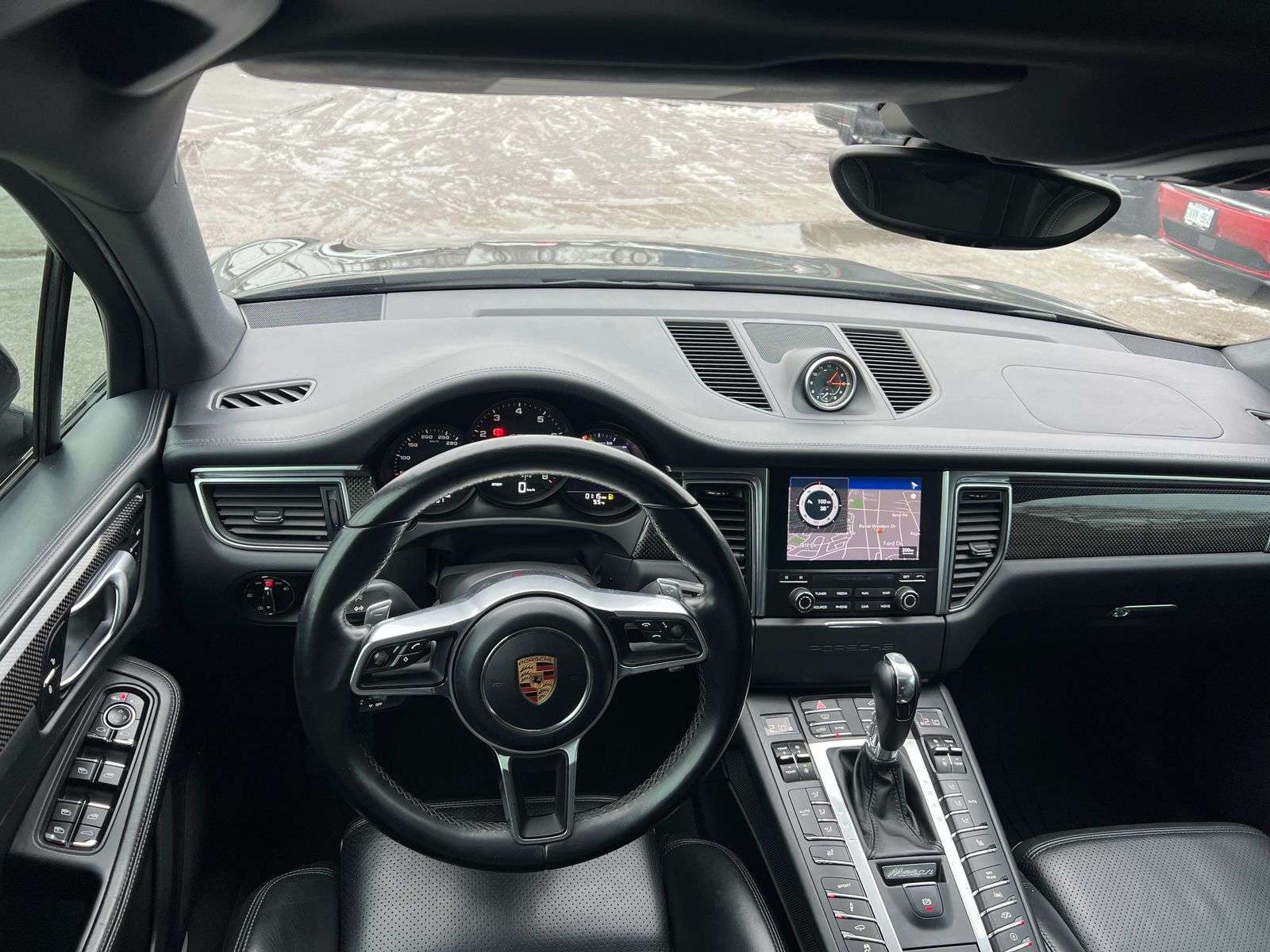 2018 Porsche Macan GTS thumb 15