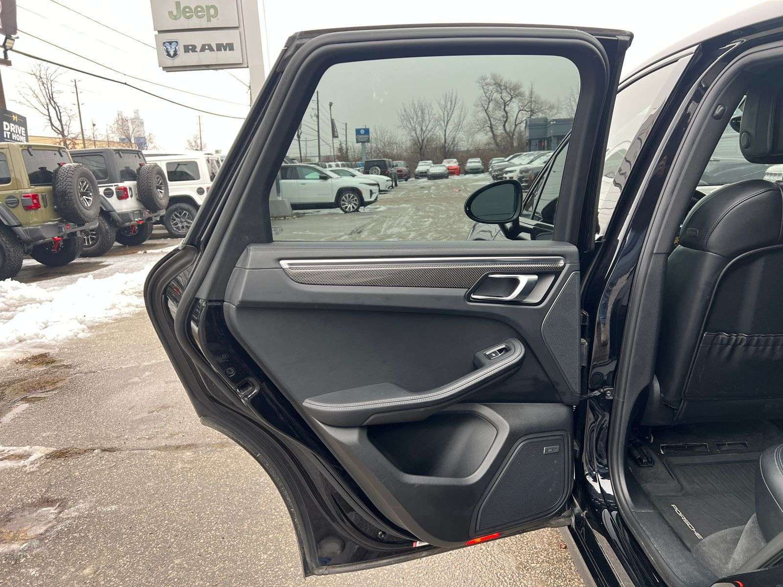 2018 Porsche Macan GTS thumb 27