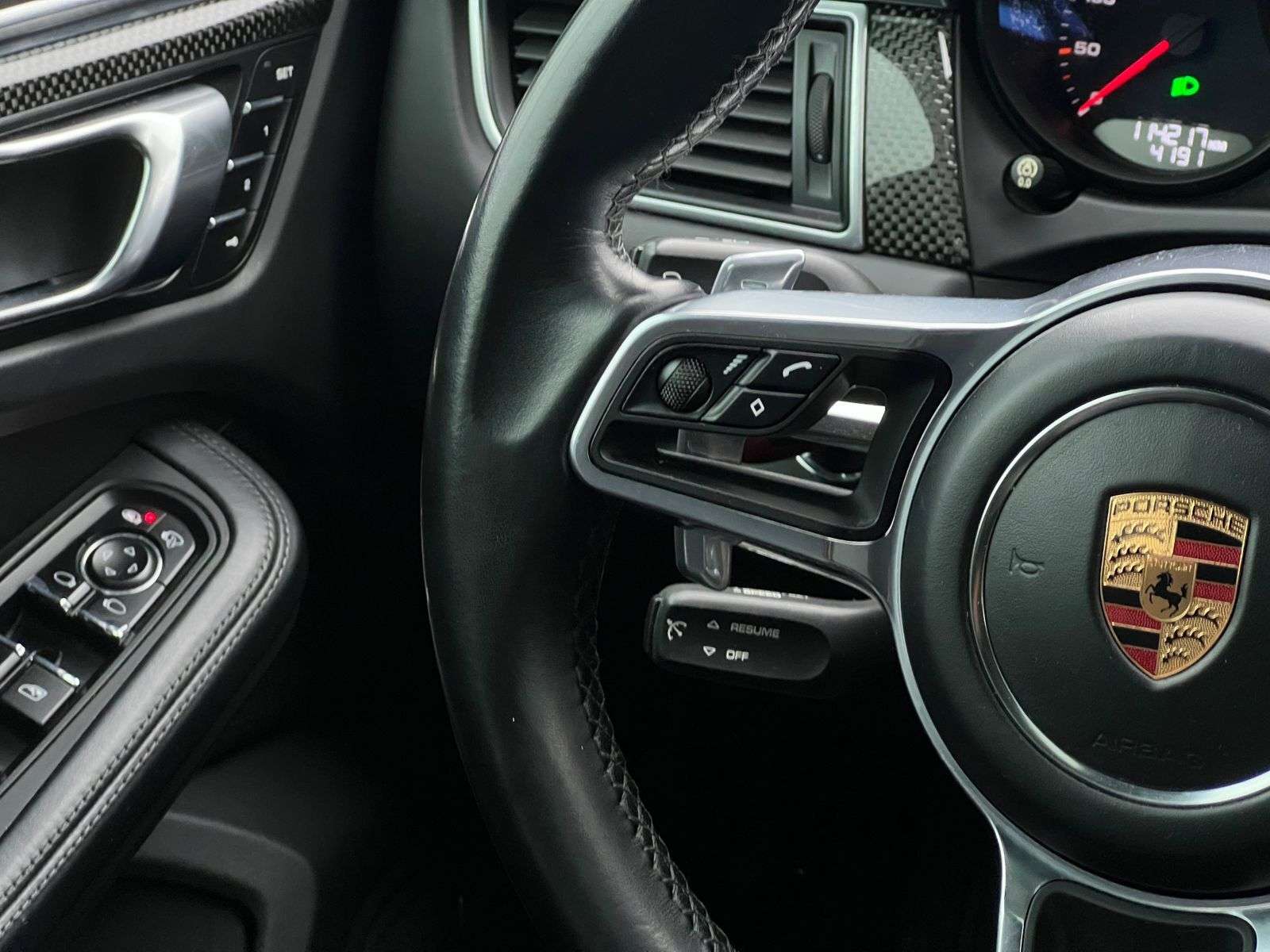 2018 Porsche Macan GTS thumb 18