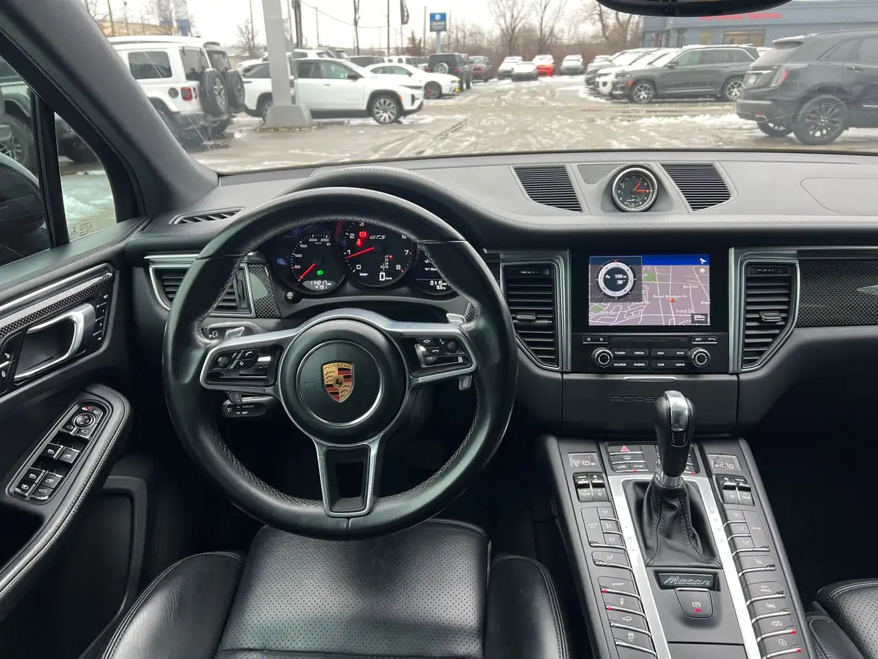 Porsche Macan снимка Porsche Macan