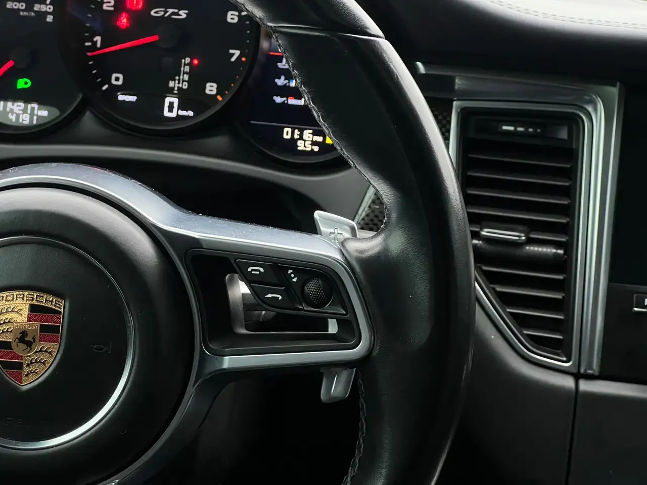 Porsche Macan снимка Porsche Macan