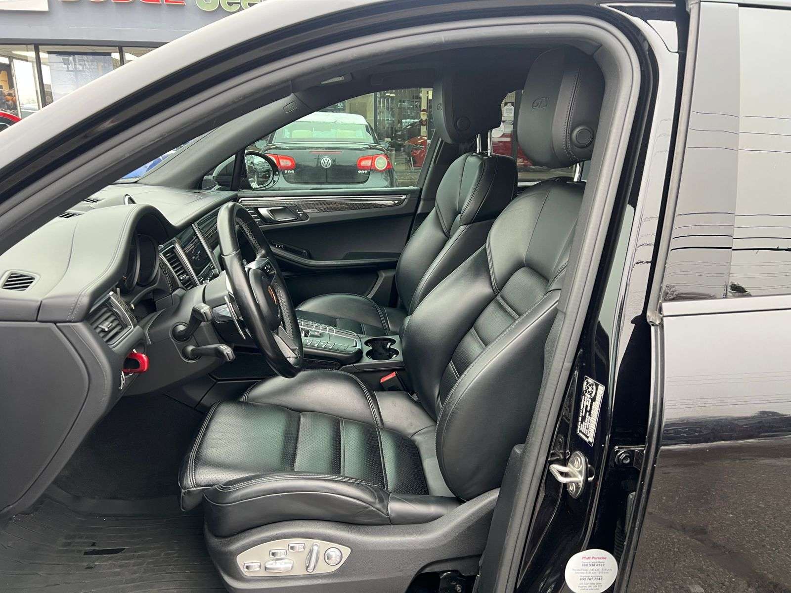 2018 Porsche Macan GTS thumb 13
