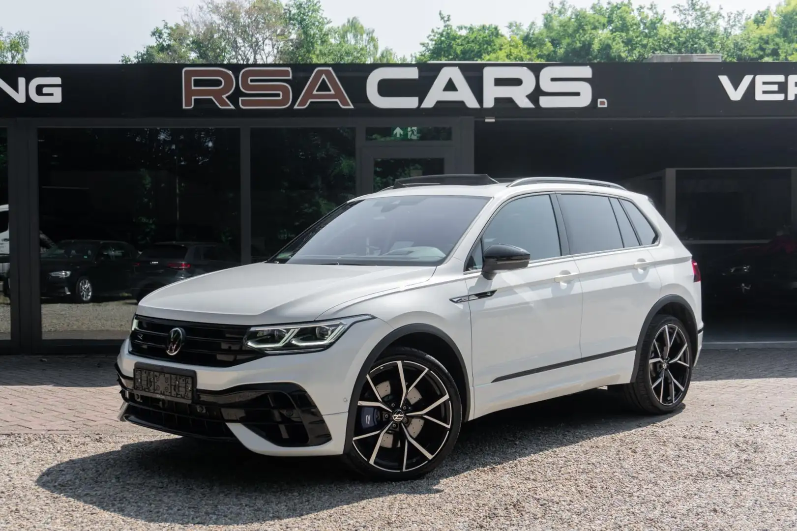 Volkswagen Tiguan R 2.0 TSI 4Motion | Akrapovic | Panorama Wit - 2