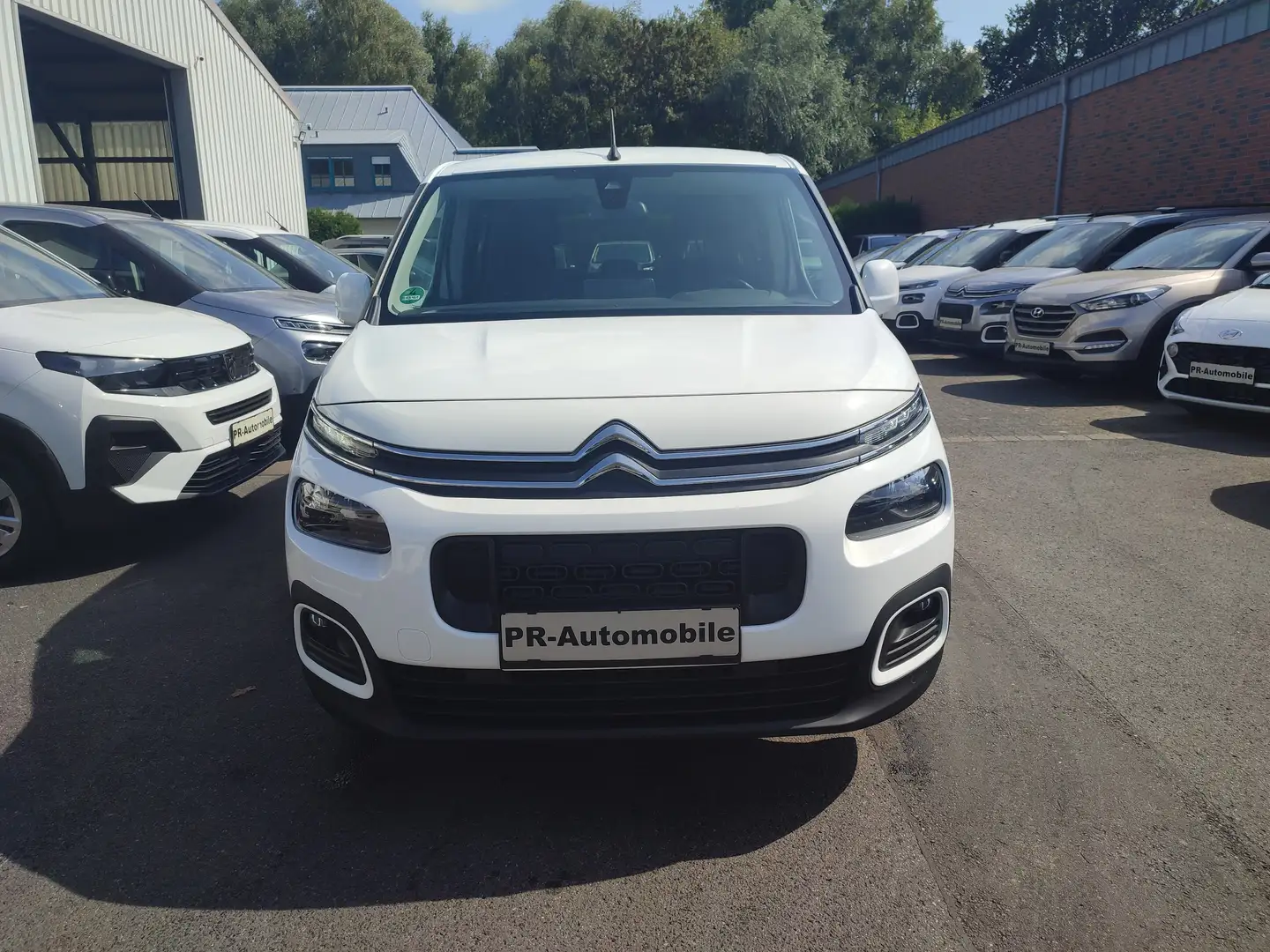 Citroen Berlingo PureTech 130 XL EAT8 Klimaaut/PDC+Cam Weiß - 2