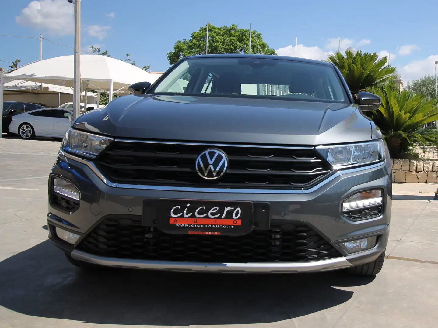 Volkswagen T-Roc 1.0 tsi Style 110cv 6 marce | 2021 Gris - 2