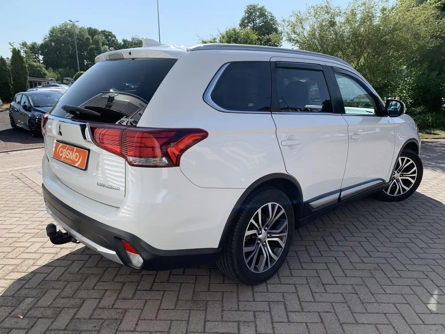 Mitsubishi Outlander Edition 100+ 4WD AHK+Voll-LED+Sitzhz Weiß - 2
