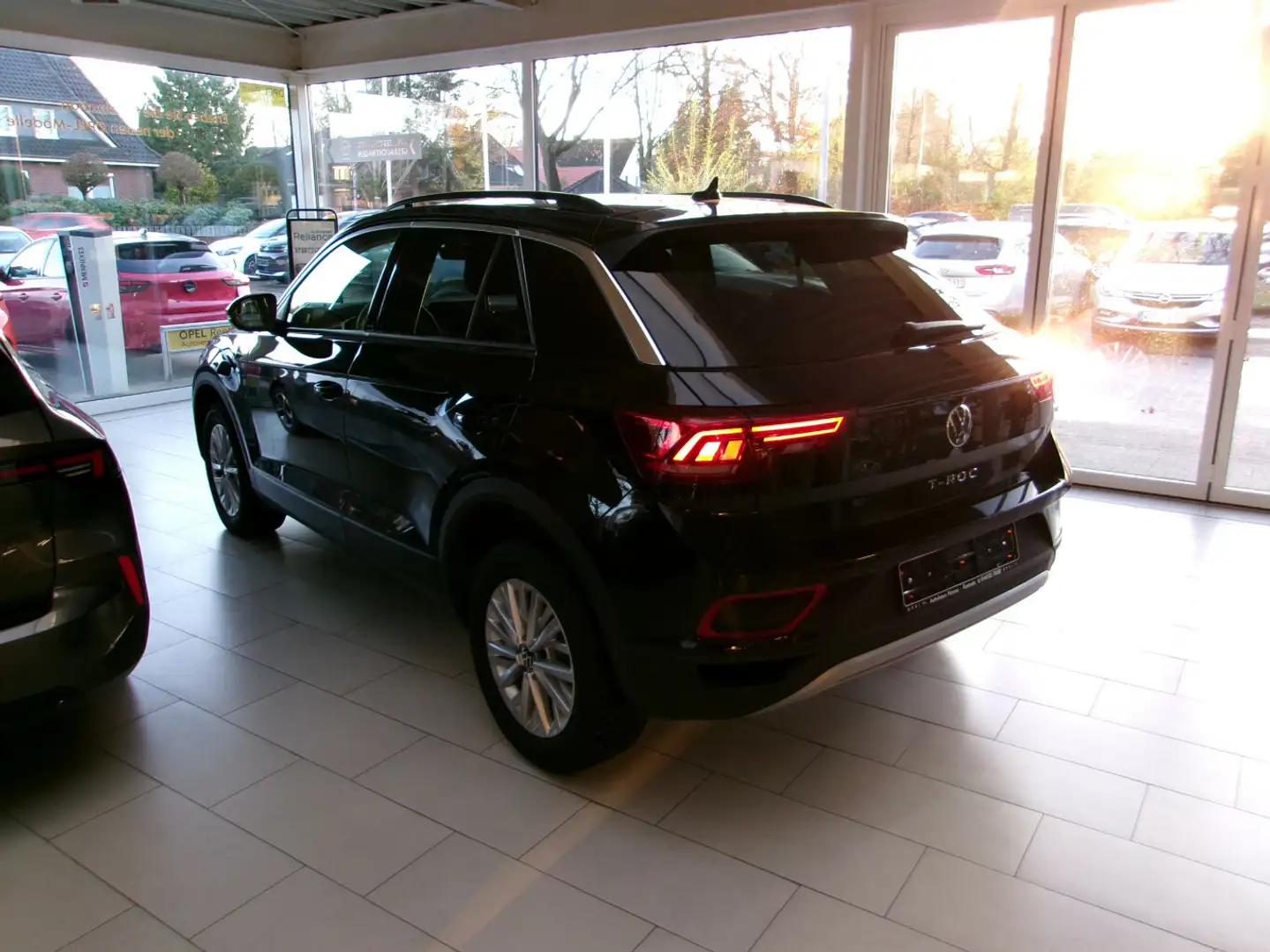 Volkswagen T-Roc Life Klima Winterpaket LED PDC Negro - 2