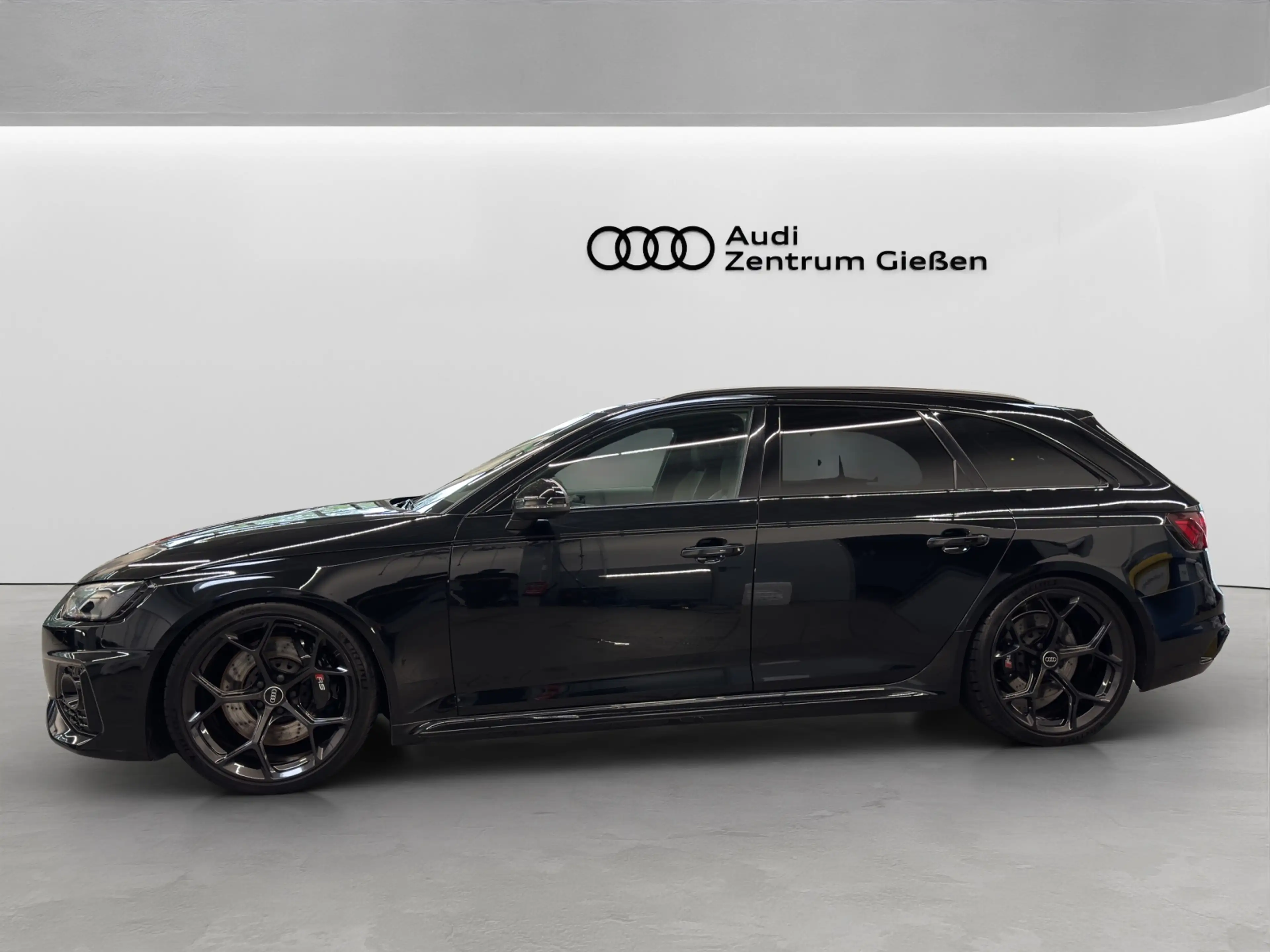 Audi RS4 RS 4 Avant 2.9 TFSI quattro Black competition p... — photo 2