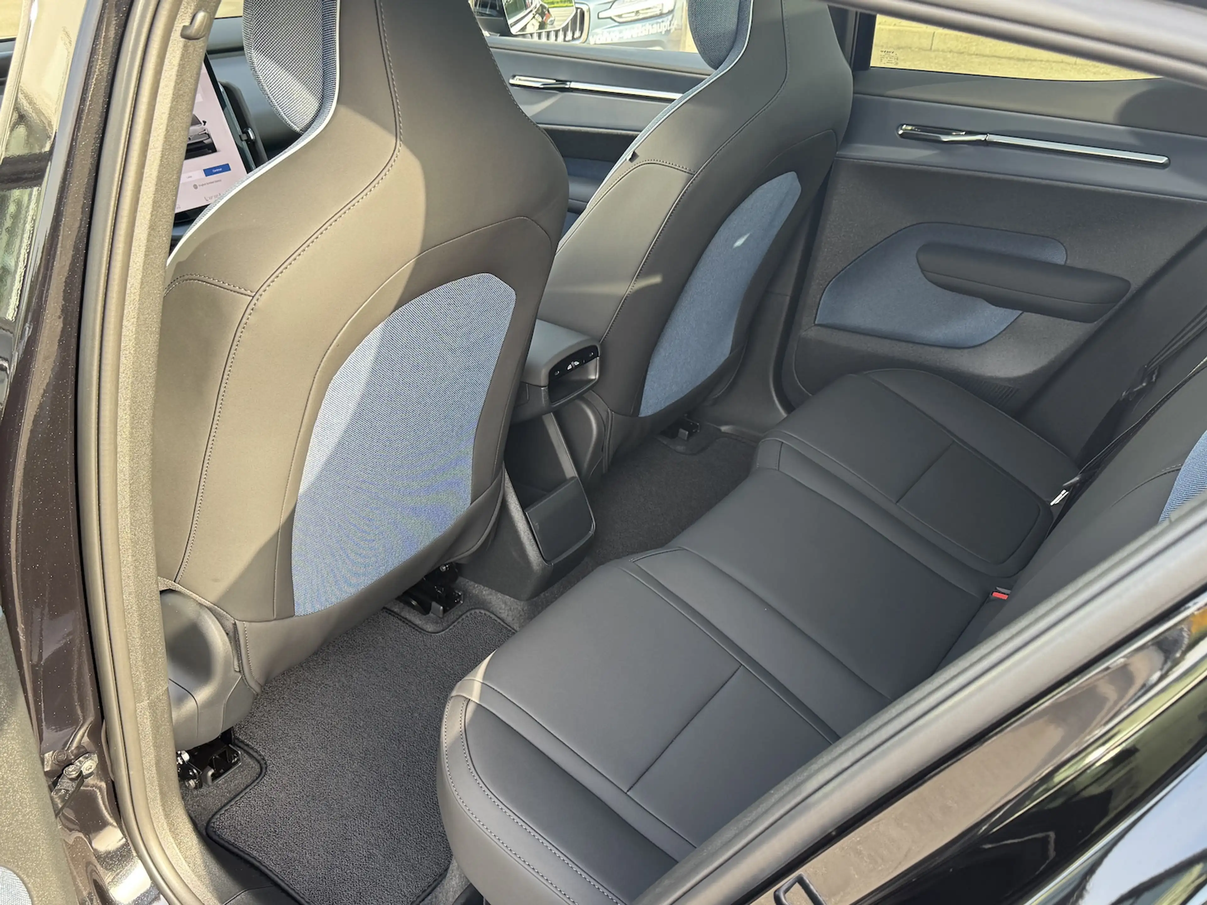 Volvo EX30 Ultra*2WD*NP 55065*Ext.Re*Winterpaket* — photo 8