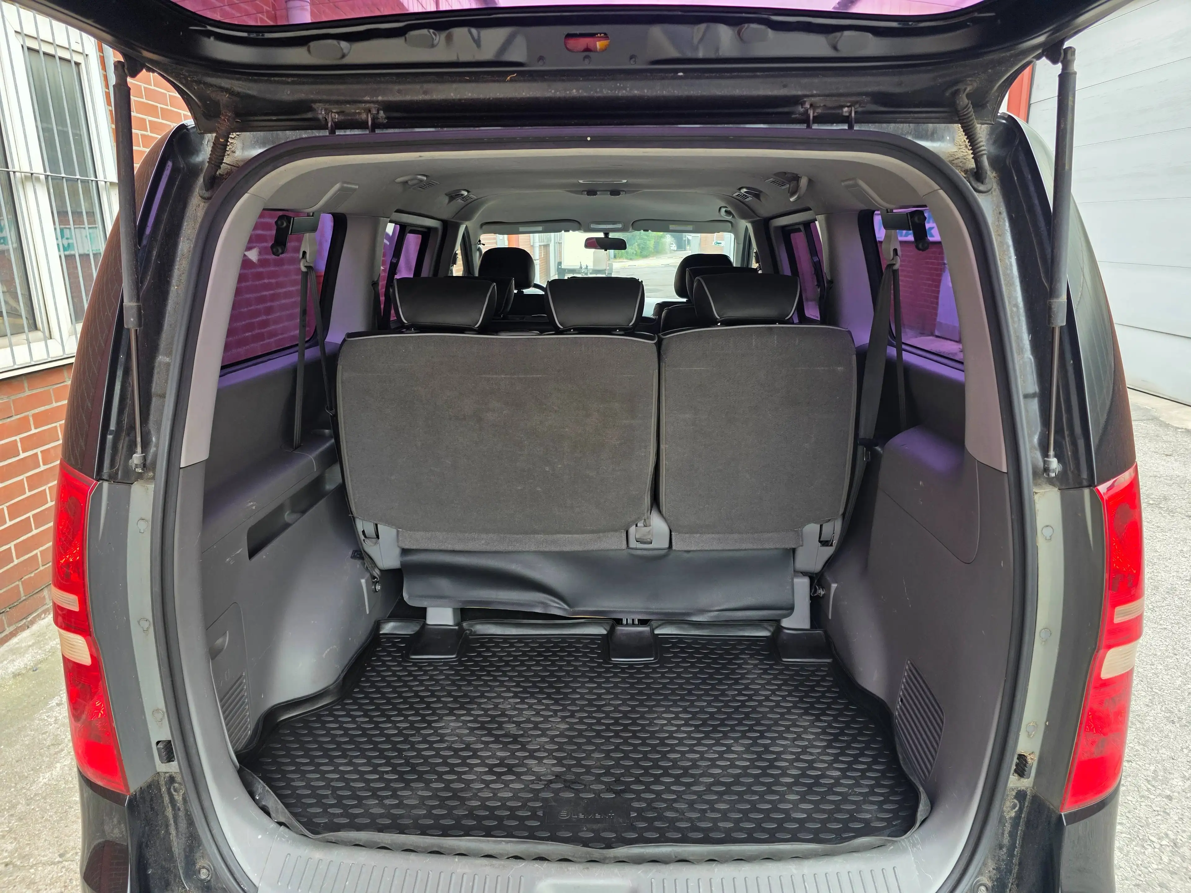 Hyundai H-1 Travel Premium — photo 5