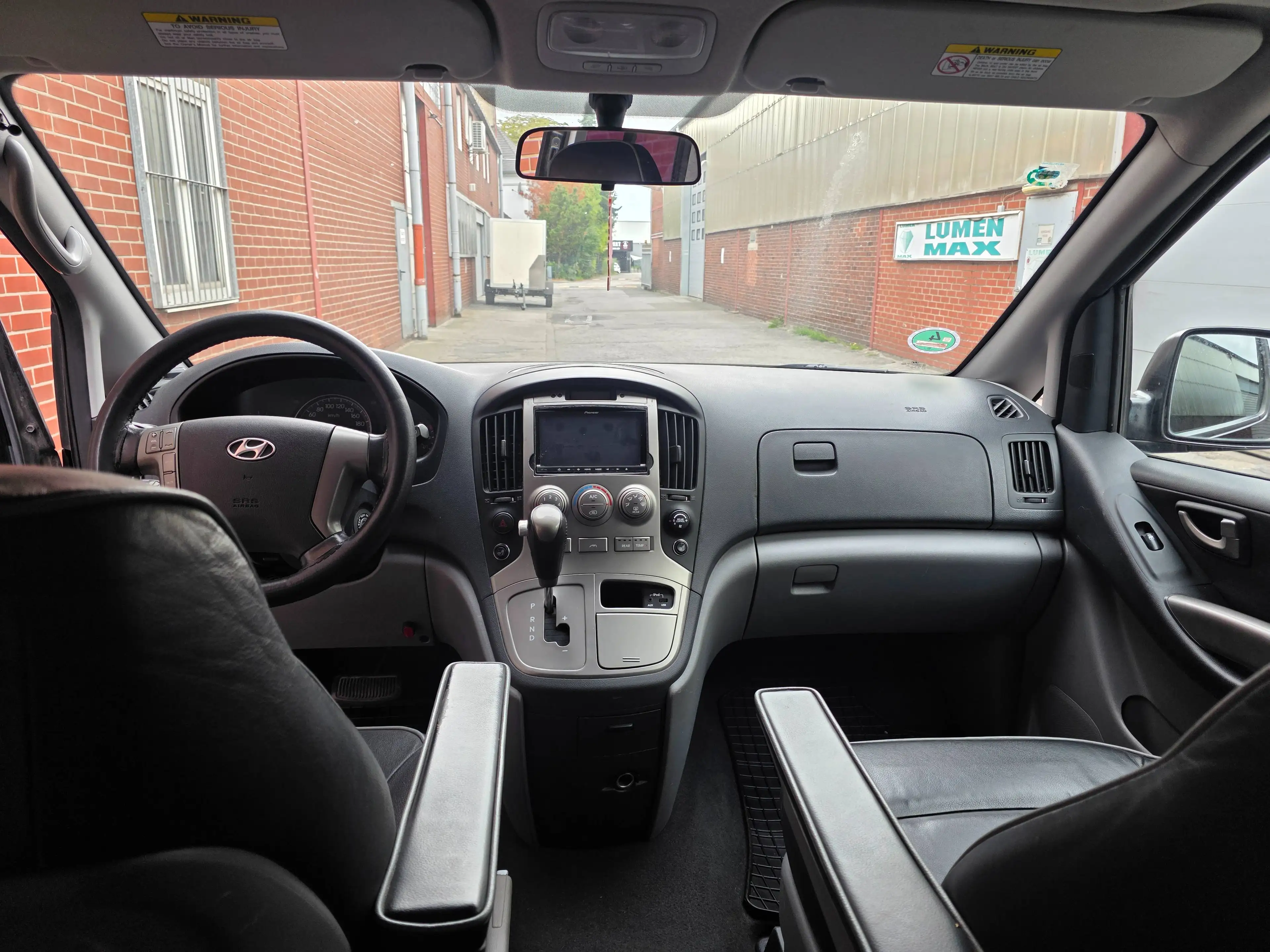 Hyundai H-1 Travel Premium — photo 10