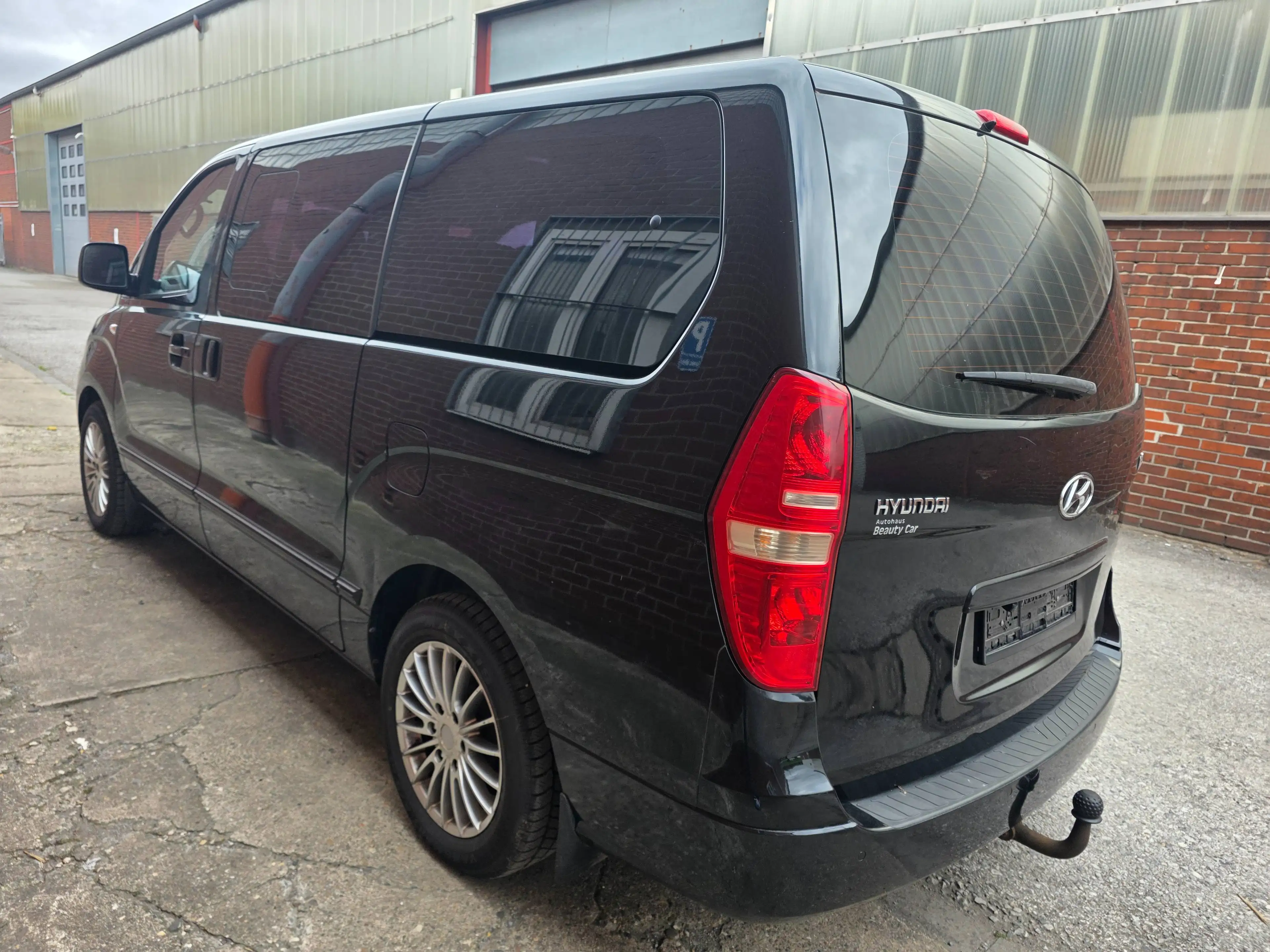 Hyundai H-1 Travel Premium — photo 4
