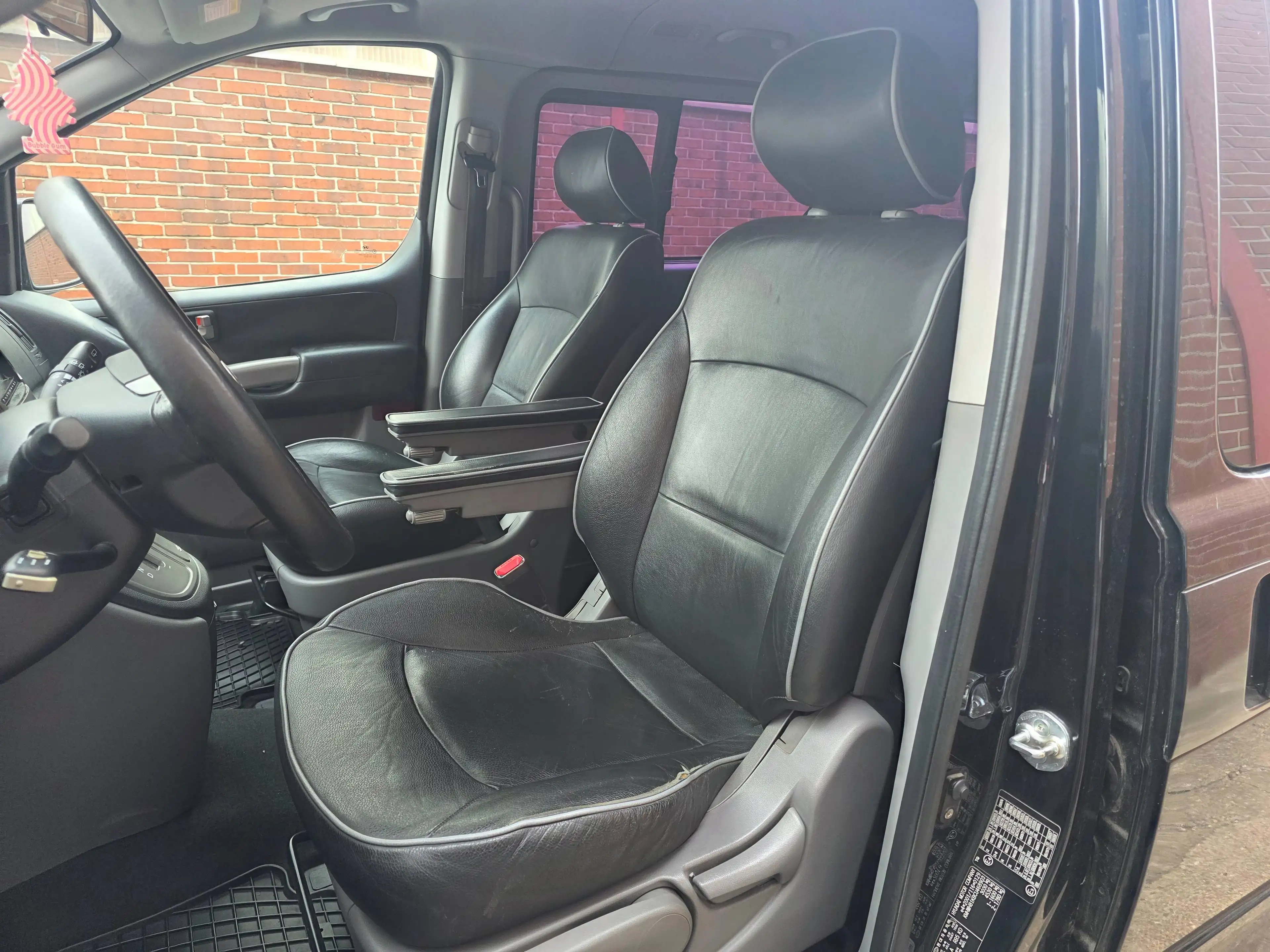 Hyundai H-1 Travel Premium — photo 9