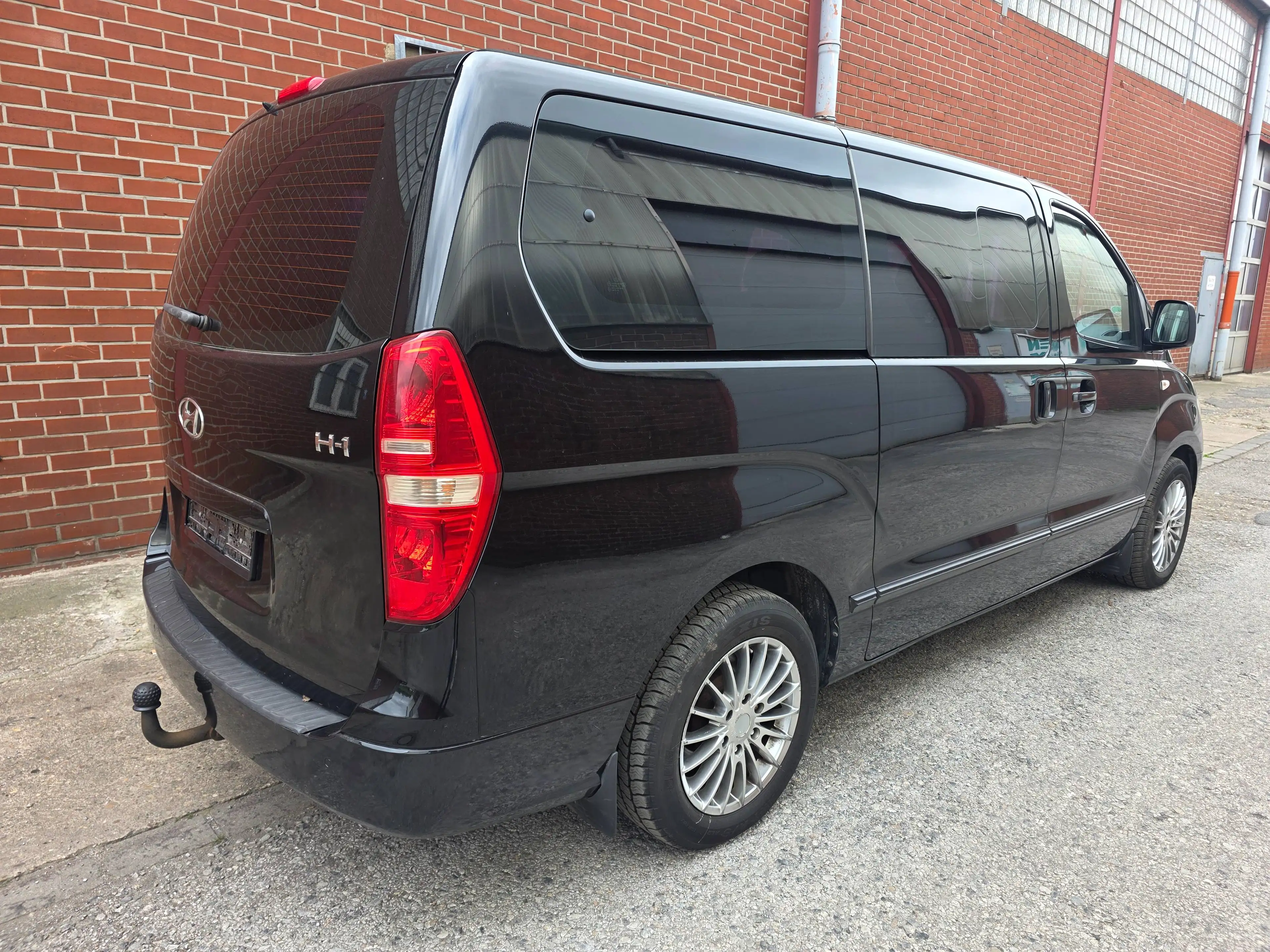 Hyundai H-1 Travel Premium — photo 3