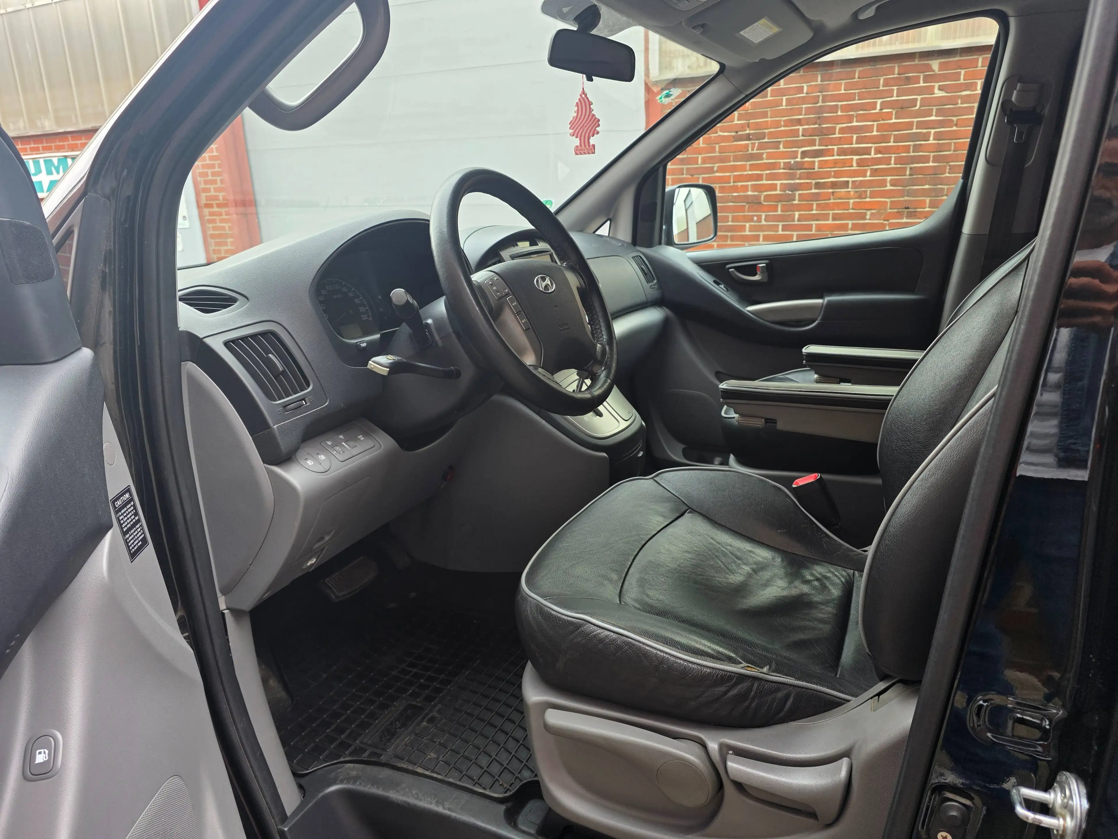Hyundai H-1 Travel Premium — photo 8
