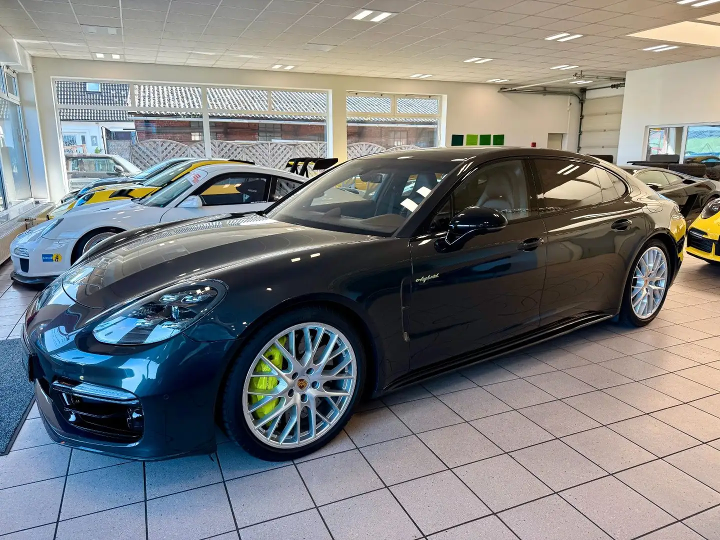 Porsche Panamera Turbo S E-Hybrid Executive SportDesign Grau - 2